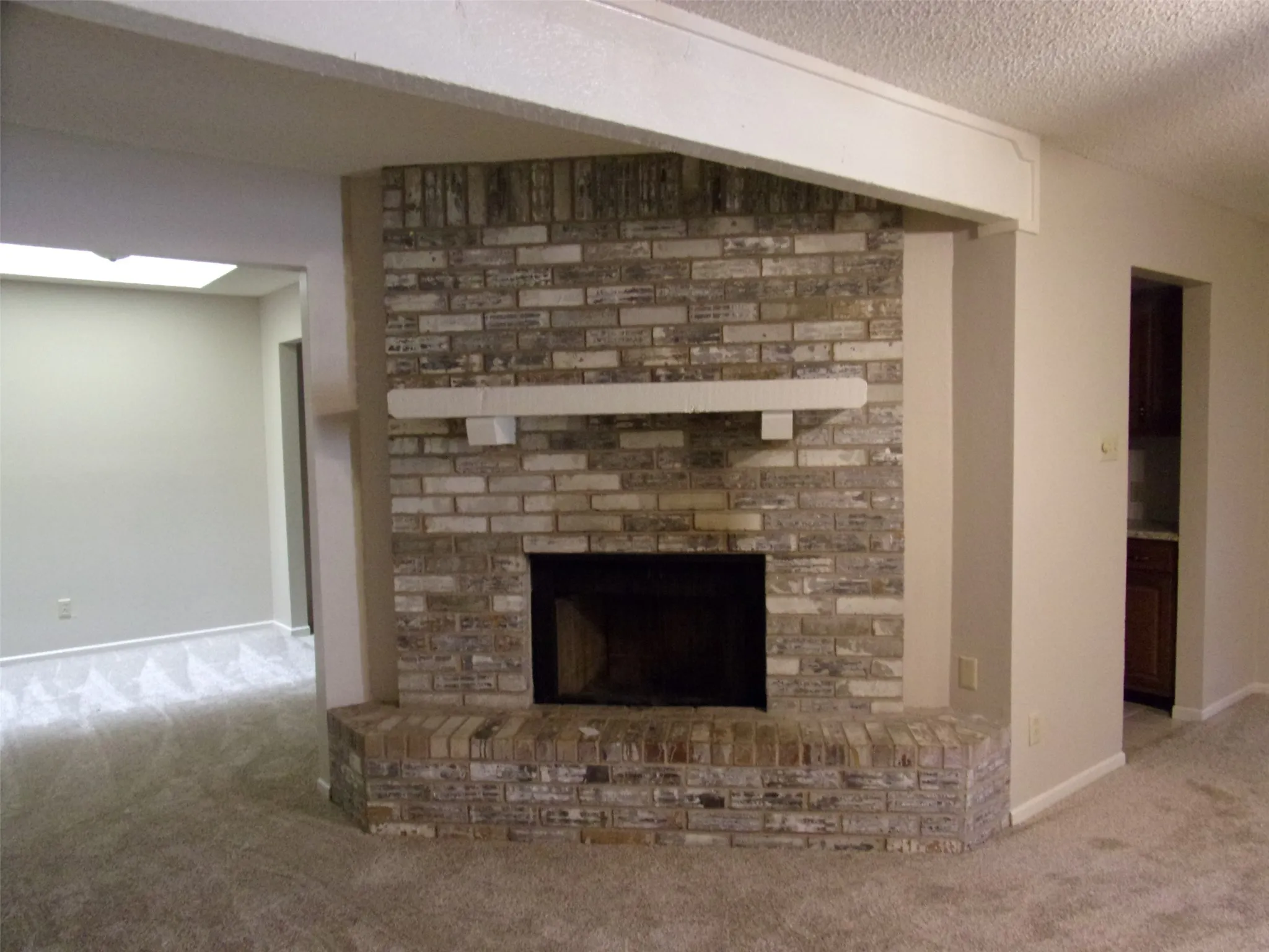 Single Family Residence For Rent in Taylor County , 22 Crossroads Drive, Abilene, Texas 79605, 2 Bedroom, 2 Bathroom, 1 Garage spaces, 1,188 Sqft, built in 1982, mls#21377072, Real Estate Agent in Abilene, Homes For Rent in Taylor county, Homes For Rent in Abilene, Realtor in Abilene Texas, Real Estate Brokerage Independent Realty Texas, Luminita Cordes Realtor
