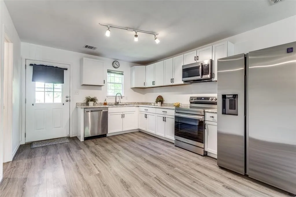 Single Family Residence For Rent in Henderson County , 7659 Double Bridge Road, Mabank, Texas 75156, 2 Bedroom, 2 Bathroom, Garage spaces, 1,024 Sqft, built in 2022, mls#21377078, Real Estate Agent in Mabank, Homes For Rent in Henderson county, Homes For Rent in Mabank, Realtor in Mabank Texas, Real Estate Brokerage Independent Realty Texas, Luminita Cordes Realtor