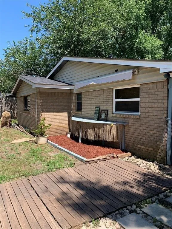Single Family Residence For Rent in Ellis County , 114 Barbara Way, Waxahachie, Texas 75165, 3 Bedroom, 2 Bathroom, 1 Garage spaces, 1,175 Sqft, built in 1972, mls#21377086, Real Estate Agent in Waxahachie, Homes For Rent in Ellis county, Homes For Rent in Waxahachie, Realtor in Waxahachie Texas, Real Estate Brokerage Independent Realty Texas, Luminita Cordes Realtor