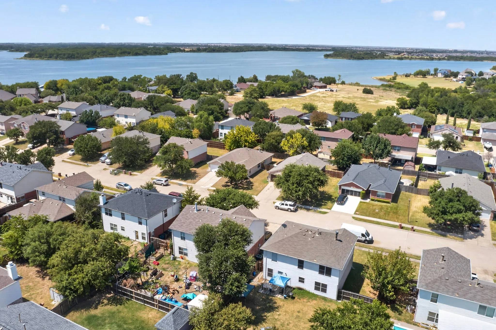 Single Family Residence For Rent in Denton County , 625 Spillway Drive, Little Elm, Texas 75068, 3 Bedroom, 2 Bathroom, 2 Garage spaces, 1,687 Sqft, built in 2001, mls#21377091, Real Estate Agent in Little Elm, Homes For Rent in Denton county, Homes For Rent in Little Elm, Realtor in Little Elm Texas, Real Estate Brokerage Independent Realty Texas, Luminita Cordes Realtor