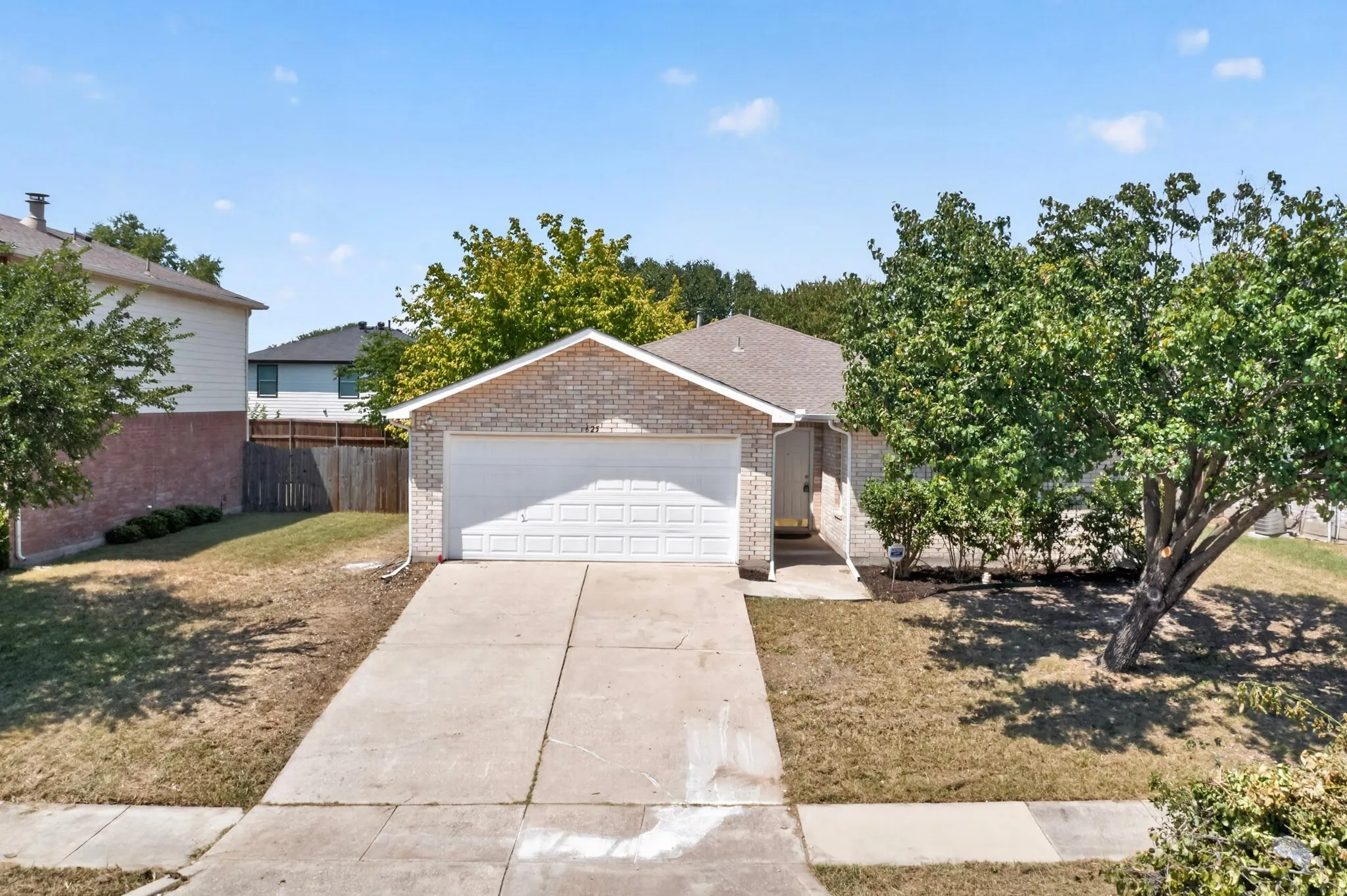 Single Family Residence For Rent in Denton County , 625 Spillway Drive, Little Elm, Texas 75068, 3 Bedroom, 2 Bathroom, 2 Garage spaces, 1,687 Sqft, built in 2001, mls#21377091, Real Estate Agent in Little Elm, Homes For Rent in Denton county, Homes For Rent in Little Elm, Realtor in Little Elm Texas, Real Estate Brokerage Independent Realty Texas, Luminita Cordes Realtor