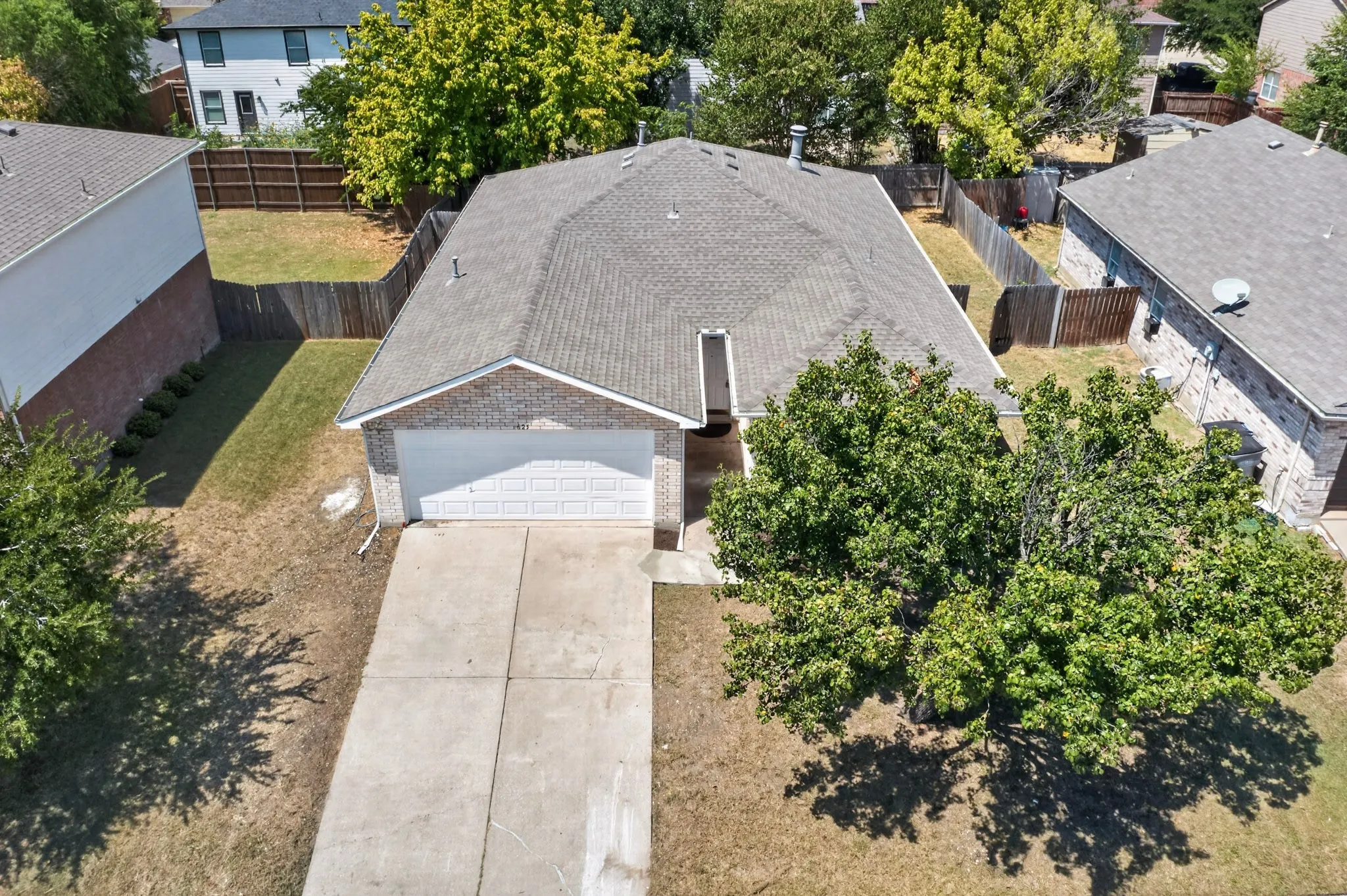 Single Family Residence For Rent in Denton County , 625 Spillway Drive, Little Elm, Texas 75068, 3 Bedroom, 2 Bathroom, 2 Garage spaces, 1,687 Sqft, built in 2001, mls#21377091, Real Estate Agent in Little Elm, Homes For Rent in Denton county, Homes For Rent in Little Elm, Realtor in Little Elm Texas, Real Estate Brokerage Independent Realty Texas, Luminita Cordes Realtor