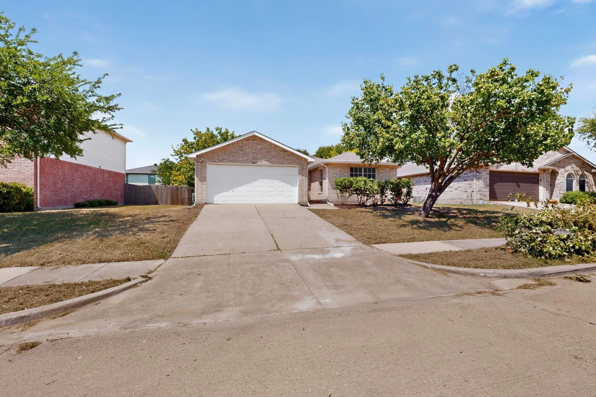 Single Family Residence For Rent in Denton County , 625 Spillway Drive, Little Elm, Texas 75068, 3 Bedroom, 2 Bathroom, 2 Garage spaces, 1,687 Sqft, built in 2001, mls#21377091, Real Estate Agent in Little Elm, Homes For Rent in Denton county, Homes For Rent in Little Elm, Realtor in Little Elm Texas, Real Estate Brokerage Independent Realty Texas, Luminita Cordes Realtor