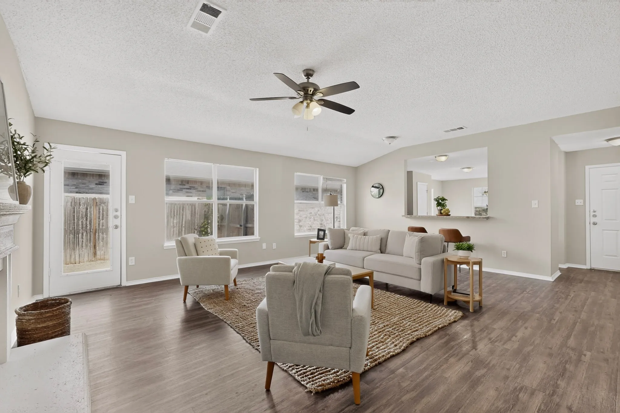 Single Family Residence For Rent in Denton County , 625 Spillway Drive, Little Elm, Texas 75068, 3 Bedroom, 2 Bathroom, 2 Garage spaces, 1,687 Sqft, built in 2001, mls#21377091, Real Estate Agent in Little Elm, Homes For Rent in Denton county, Homes For Rent in Little Elm, Realtor in Little Elm Texas, Real Estate Brokerage Independent Realty Texas, Luminita Cordes Realtor