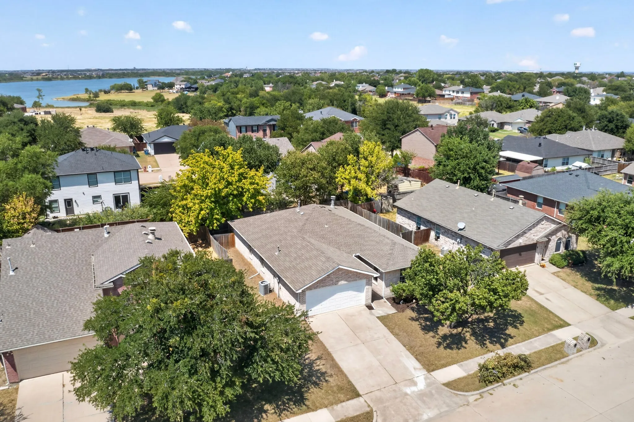 Single Family Residence For Rent in Denton County , 625 Spillway Drive, Little Elm, Texas 75068, 3 Bedroom, 2 Bathroom, 2 Garage spaces, 1,687 Sqft, built in 2001, mls#21377091, Real Estate Agent in Little Elm, Homes For Rent in Denton county, Homes For Rent in Little Elm, Realtor in Little Elm Texas, Real Estate Brokerage Independent Realty Texas, Luminita Cordes Realtor