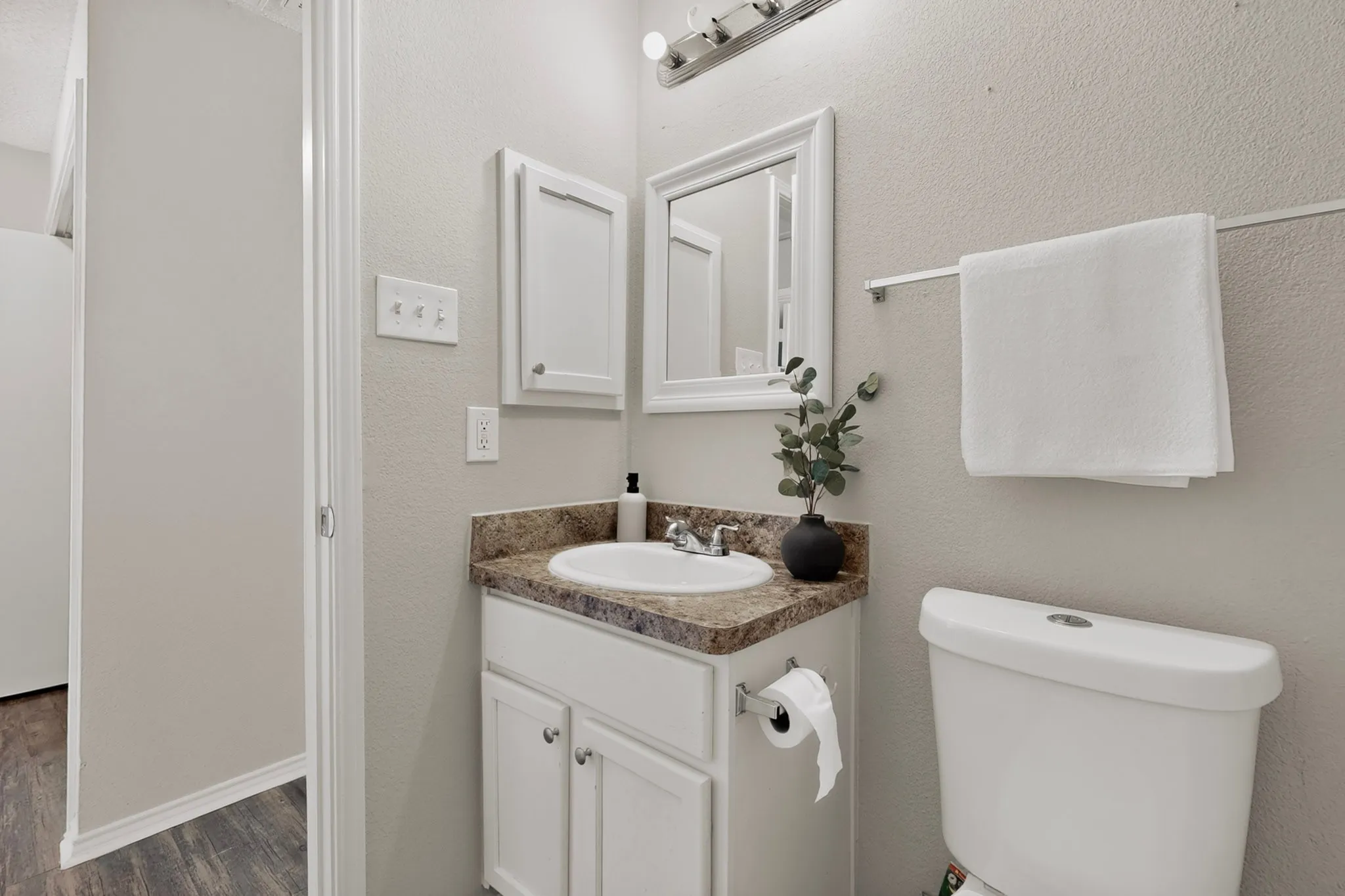 Single Family Residence For Rent in Denton County , 625 Spillway Drive, Little Elm, Texas 75068, 3 Bedroom, 2 Bathroom, 2 Garage spaces, 1,687 Sqft, built in 2001, mls#21377091, Real Estate Agent in Little Elm, Homes For Rent in Denton county, Homes For Rent in Little Elm, Realtor in Little Elm Texas, Real Estate Brokerage Independent Realty Texas, Luminita Cordes Realtor