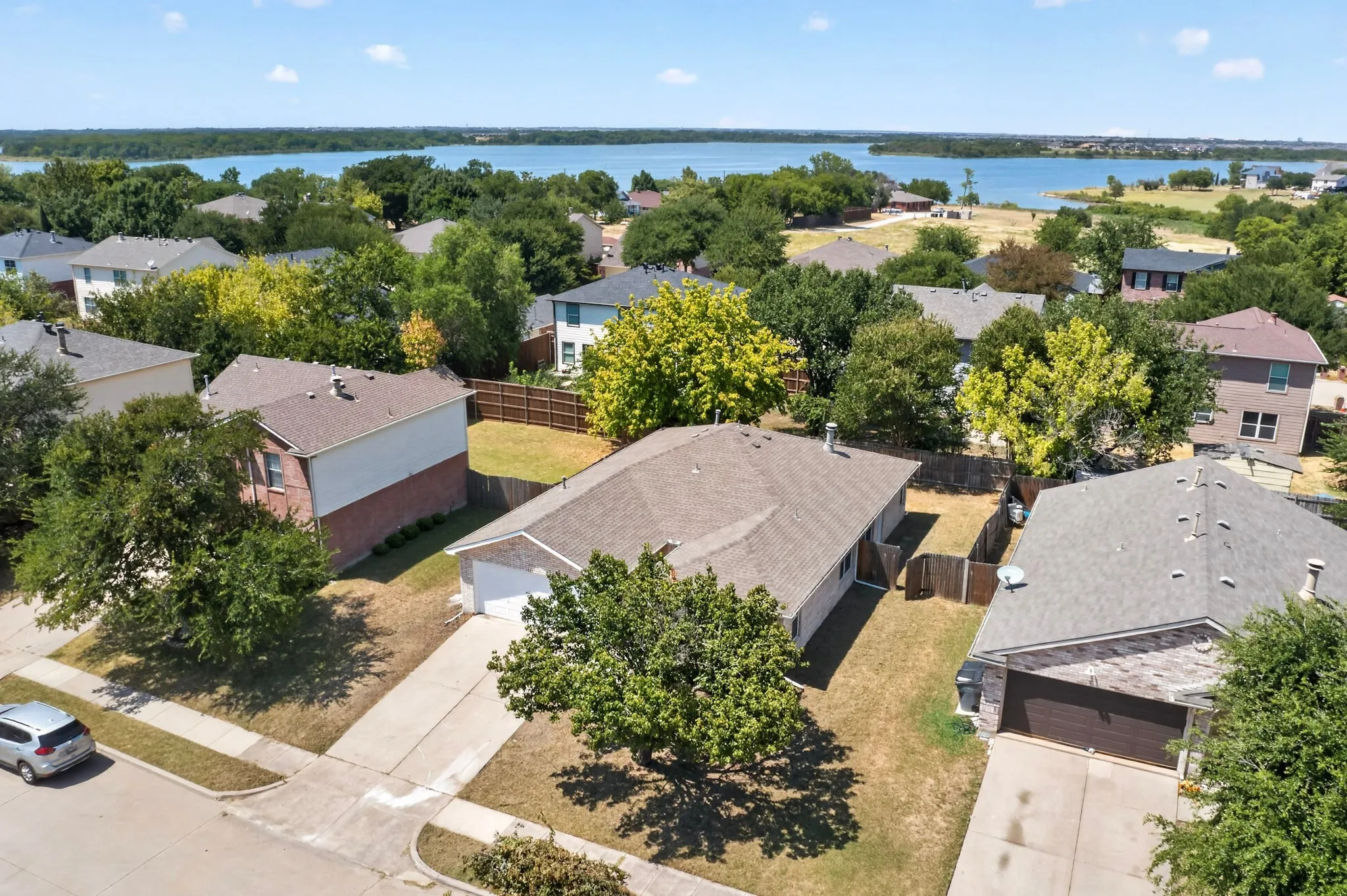 Single Family Residence For Rent in Denton County , 625 Spillway Drive, Little Elm, Texas 75068, 3 Bedroom, 2 Bathroom, 2 Garage spaces, 1,687 Sqft, built in 2001, mls#21377091, Real Estate Agent in Little Elm, Homes For Rent in Denton county, Homes For Rent in Little Elm, Realtor in Little Elm Texas, Real Estate Brokerage Independent Realty Texas, Luminita Cordes Realtor