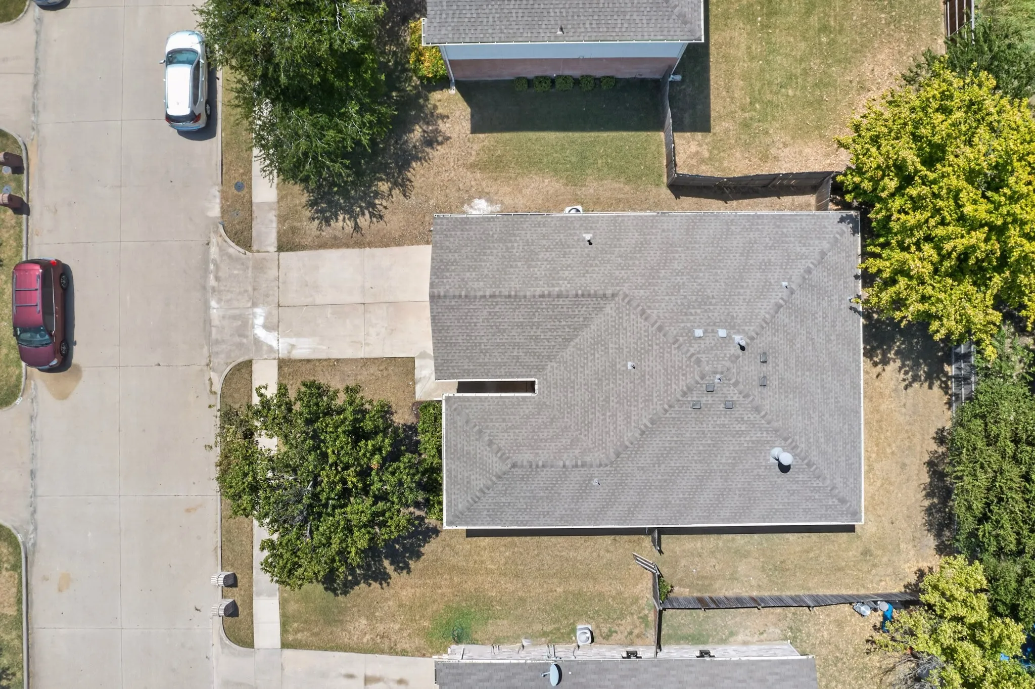 Single Family Residence For Rent in Denton County , 625 Spillway Drive, Little Elm, Texas 75068, 3 Bedroom, 2 Bathroom, 2 Garage spaces, 1,687 Sqft, built in 2001, mls#21377091, Real Estate Agent in Little Elm, Homes For Rent in Denton county, Homes For Rent in Little Elm, Realtor in Little Elm Texas, Real Estate Brokerage Independent Realty Texas, Luminita Cordes Realtor