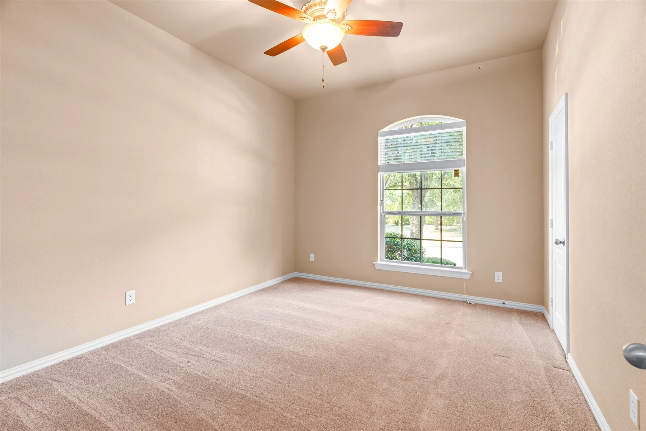 Single Family Residence For Sale in Collin County , 1728 Boxwood Lane, Wylie, Texas 75098, 3 Bedroom, 3 Bathroom, 2 Garage spaces, 2,455 Sqft, built in 2010, mls#21377050, Real Estate Agent in Wylie, Homes For Sale in Collin county, Homes For Sale in Wylie, Realtor in Wylie Texas, Real Estate Brokerage Independent Realty Texas, Luminita Cordes Realtor