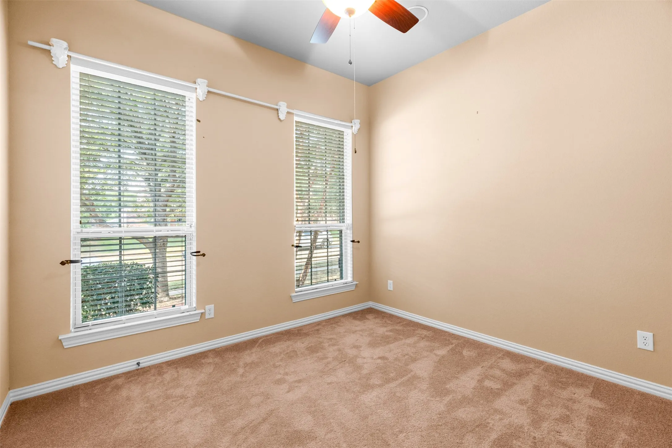Single Family Residence For Sale in Collin County , 1728 Boxwood Lane, Wylie, Texas 75098, 3 Bedroom, 3 Bathroom, 2 Garage spaces, 2,455 Sqft, built in 2010, mls#21377050, Real Estate Agent in Wylie, Homes For Sale in Collin county, Homes For Sale in Wylie, Realtor in Wylie Texas, Real Estate Brokerage Independent Realty Texas, Luminita Cordes Realtor