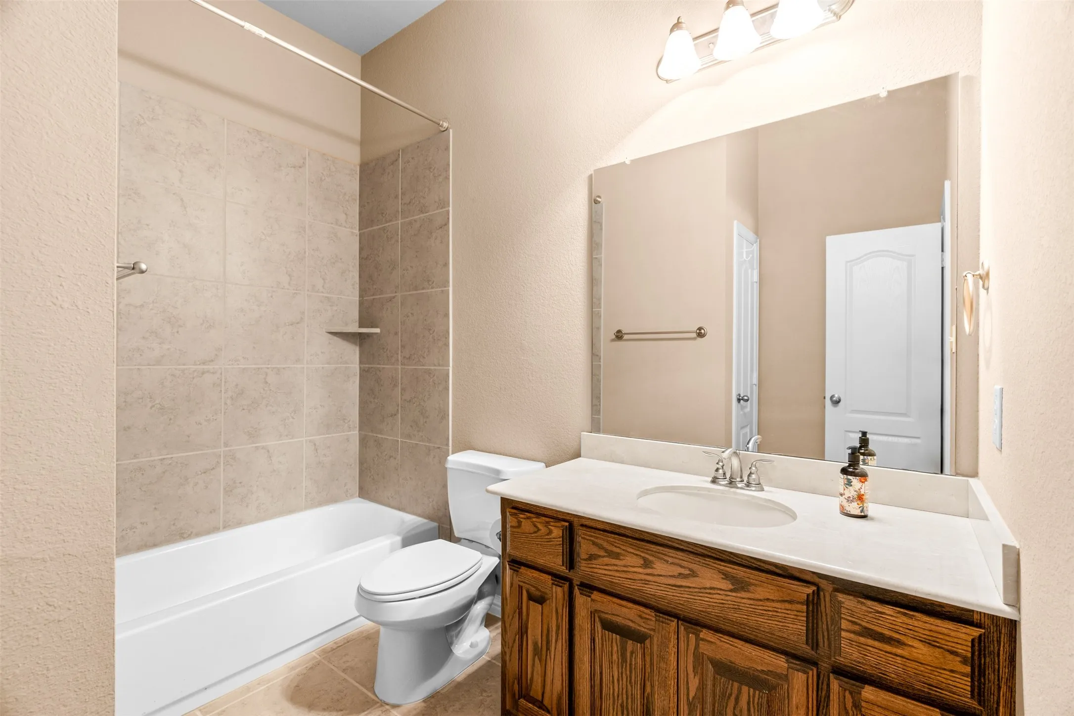 Single Family Residence For Sale in Collin County , 1728 Boxwood Lane, Wylie, Texas 75098, 3 Bedroom, 3 Bathroom, 2 Garage spaces, 2,455 Sqft, built in 2010, mls#21377050, Real Estate Agent in Wylie, Homes For Sale in Collin county, Homes For Sale in Wylie, Realtor in Wylie Texas, Real Estate Brokerage Independent Realty Texas, Luminita Cordes Realtor