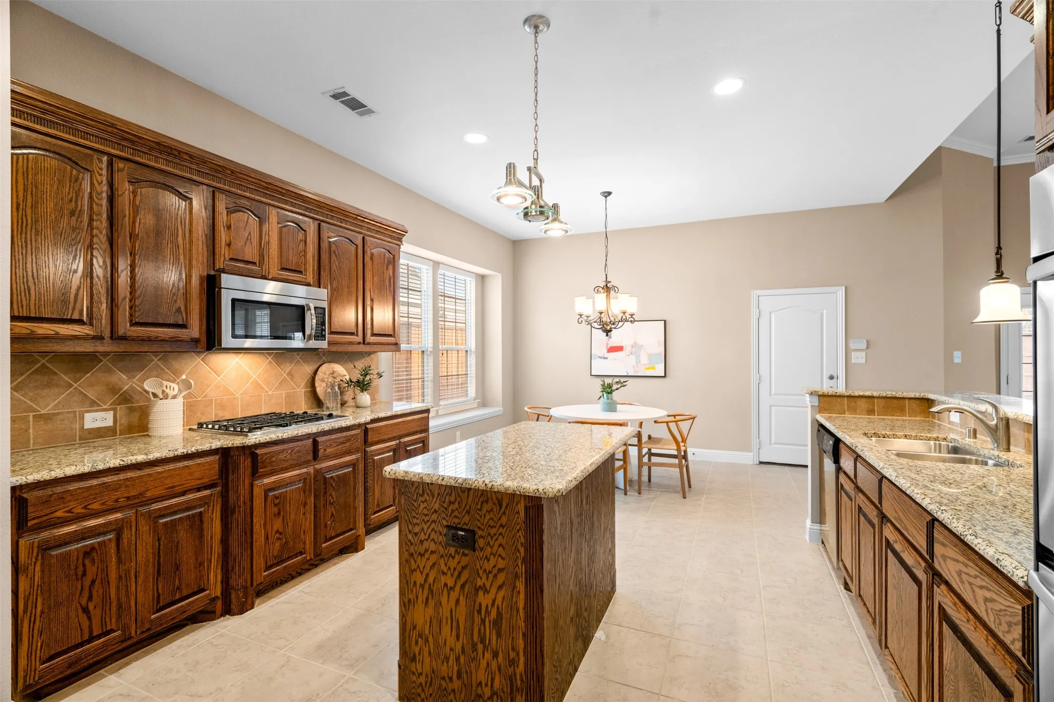 Single Family Residence For Sale in Collin County , 1728 Boxwood Lane, Wylie, Texas 75098, 3 Bedroom, 3 Bathroom, 2 Garage spaces, 2,455 Sqft, built in 2010, mls#21377050, Real Estate Agent in Wylie, Homes For Sale in Collin county, Homes For Sale in Wylie, Realtor in Wylie Texas, Real Estate Brokerage Independent Realty Texas, Luminita Cordes Realtor