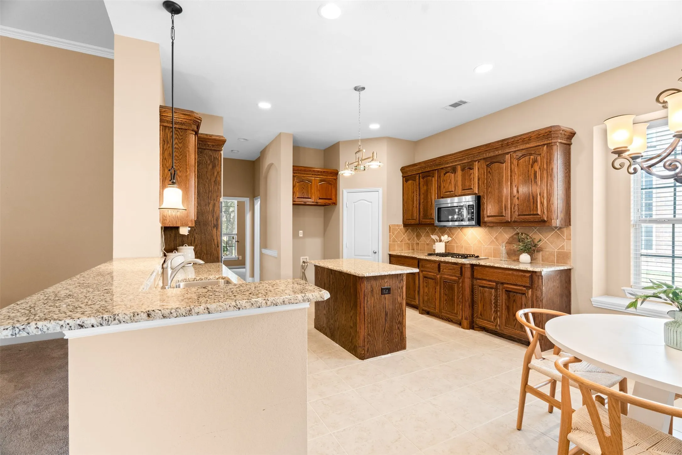 Single Family Residence For Sale in Collin County , 1728 Boxwood Lane, Wylie, Texas 75098, 3 Bedroom, 3 Bathroom, 2 Garage spaces, 2,455 Sqft, built in 2010, mls#21377050, Real Estate Agent in Wylie, Homes For Sale in Collin county, Homes For Sale in Wylie, Realtor in Wylie Texas, Real Estate Brokerage Independent Realty Texas, Luminita Cordes Realtor