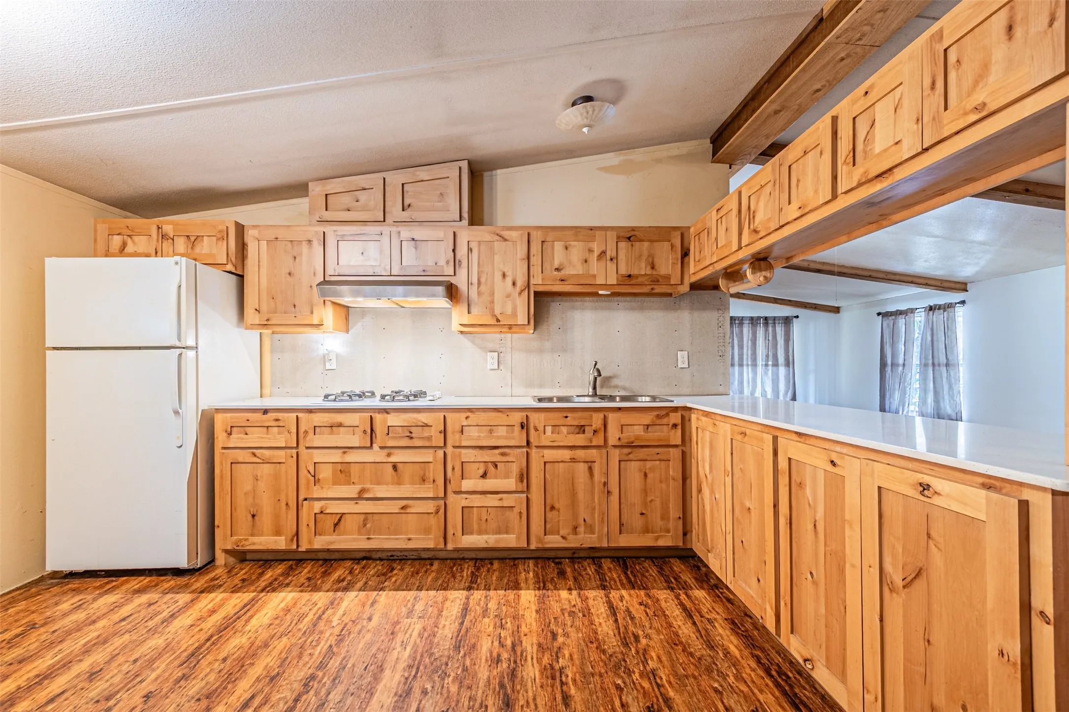 Mobile Home For Sale in Hood County , 3007 Tanglewood Drive, Granbury, Texas 76048, 2 Bedroom, 2 Bathroom, Garage spaces, 1,568 Sqft, built in 1985, mls#21377102, Real Estate Agent in Granbury, Homes For Sale in Hood county, Homes For Sale in Granbury, Realtor in Granbury Texas, Real Estate Brokerage Independent Realty Texas, Luminita Cordes Realtor