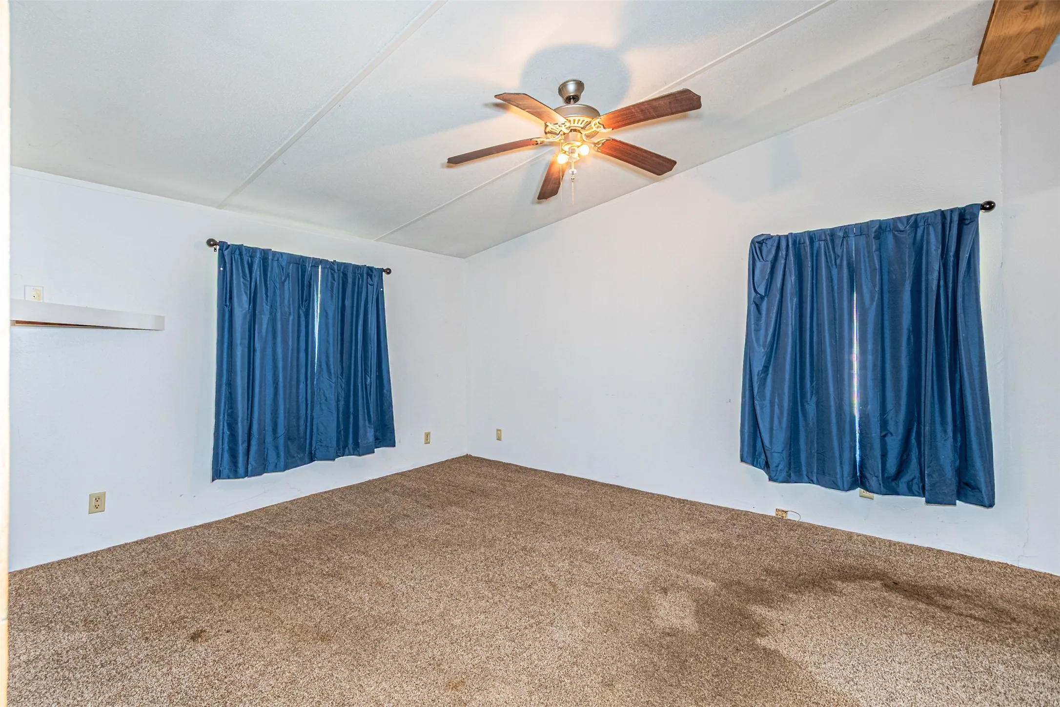 Mobile Home For Sale in Hood County , 3007 Tanglewood Drive, Granbury, Texas 76048, 2 Bedroom, 2 Bathroom, Garage spaces, 1,568 Sqft, built in 1985, mls#21377102, Real Estate Agent in Granbury, Homes For Sale in Hood county, Homes For Sale in Granbury, Realtor in Granbury Texas, Real Estate Brokerage Independent Realty Texas, Luminita Cordes Realtor