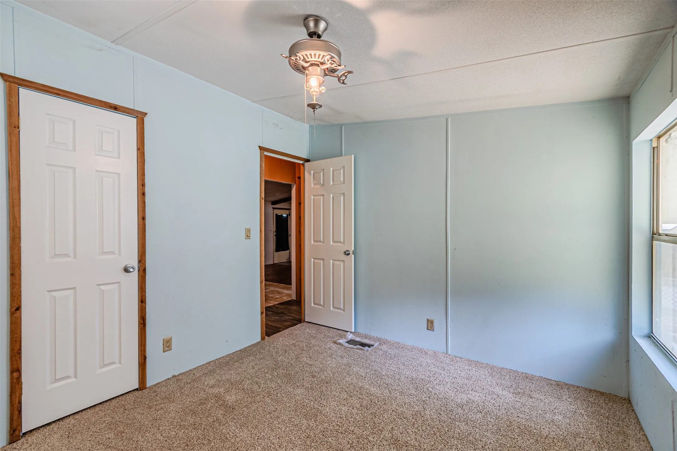 Mobile Home For Sale in Hood County , 3007 Tanglewood Drive, Granbury, Texas 76048, 2 Bedroom, 2 Bathroom, Garage spaces, 1,568 Sqft, built in 1985, mls#21377102, Real Estate Agent in Granbury, Homes For Sale in Hood county, Homes For Sale in Granbury, Realtor in Granbury Texas, Real Estate Brokerage Independent Realty Texas, Luminita Cordes Realtor