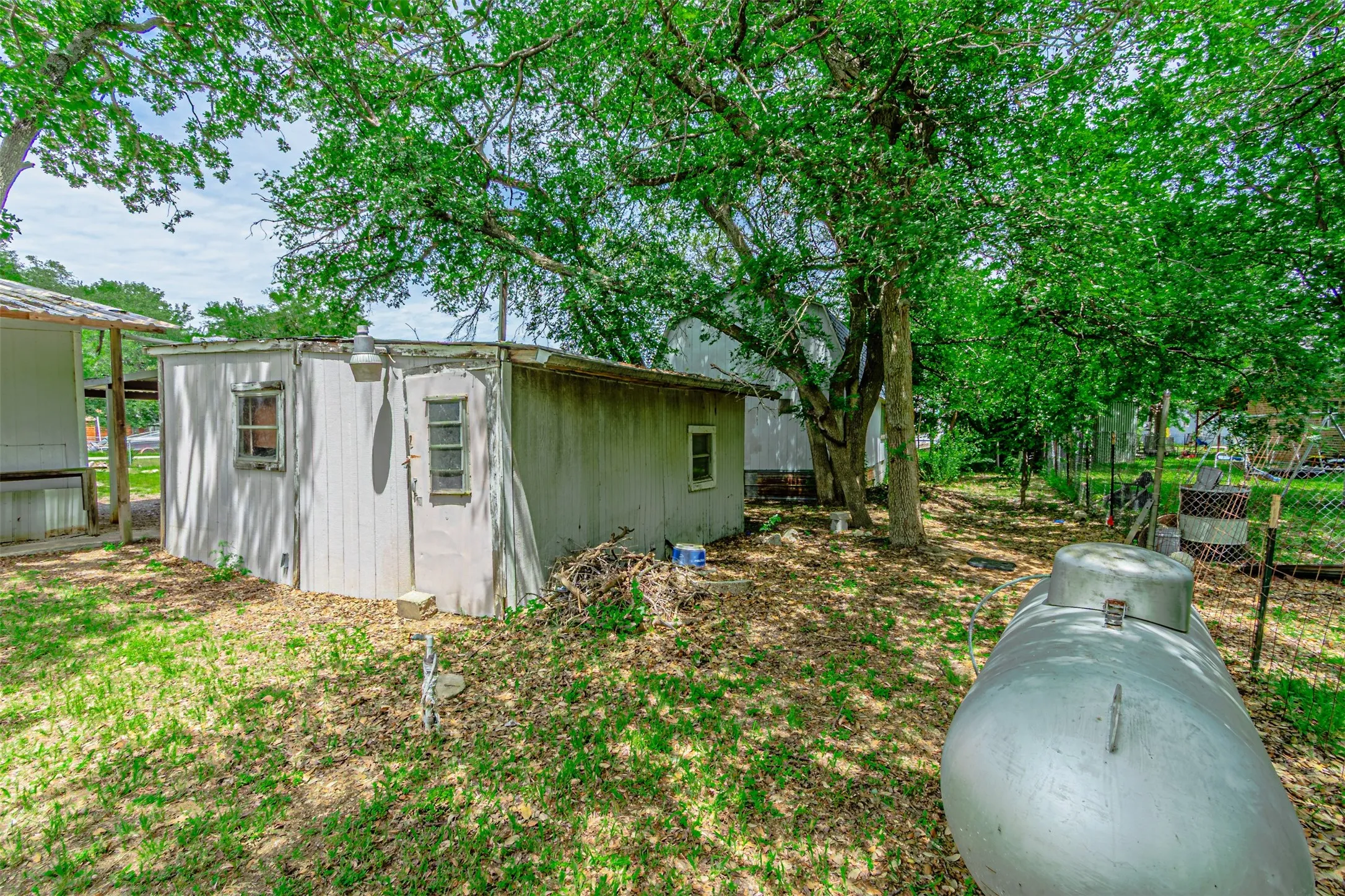 Mobile Home For Sale in Hood County , 3007 Tanglewood Drive, Granbury, Texas 76048, 2 Bedroom, 2 Bathroom, Garage spaces, 1,568 Sqft, built in 1985, mls#21377102, Real Estate Agent in Granbury, Homes For Sale in Hood county, Homes For Sale in Granbury, Realtor in Granbury Texas, Real Estate Brokerage Independent Realty Texas, Luminita Cordes Realtor