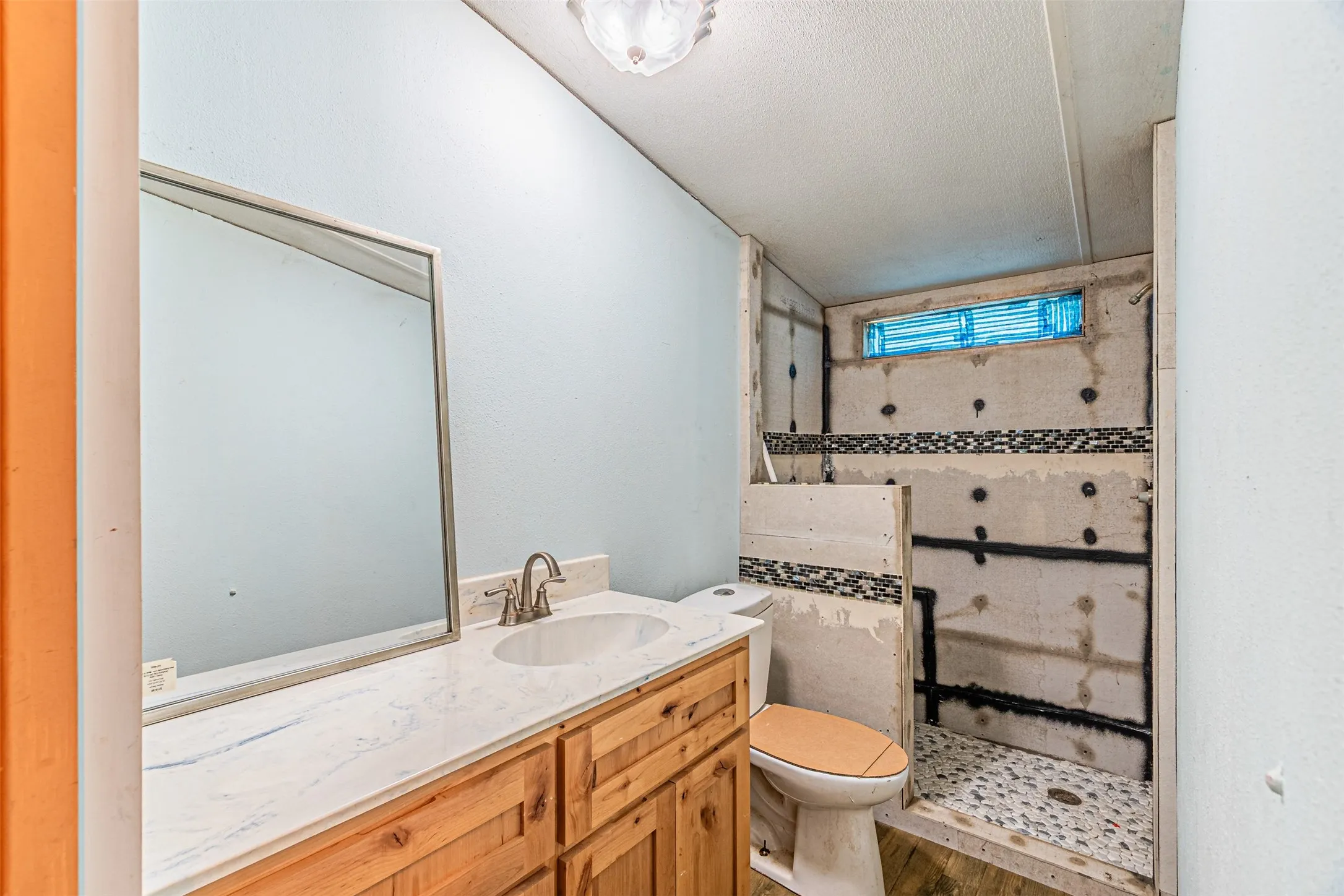 Mobile Home For Sale in Hood County , 3007 Tanglewood Drive, Granbury, Texas 76048, 2 Bedroom, 2 Bathroom, Garage spaces, 1,568 Sqft, built in 1985, mls#21377102, Real Estate Agent in Granbury, Homes For Sale in Hood county, Homes For Sale in Granbury, Realtor in Granbury Texas, Real Estate Brokerage Independent Realty Texas, Luminita Cordes Realtor