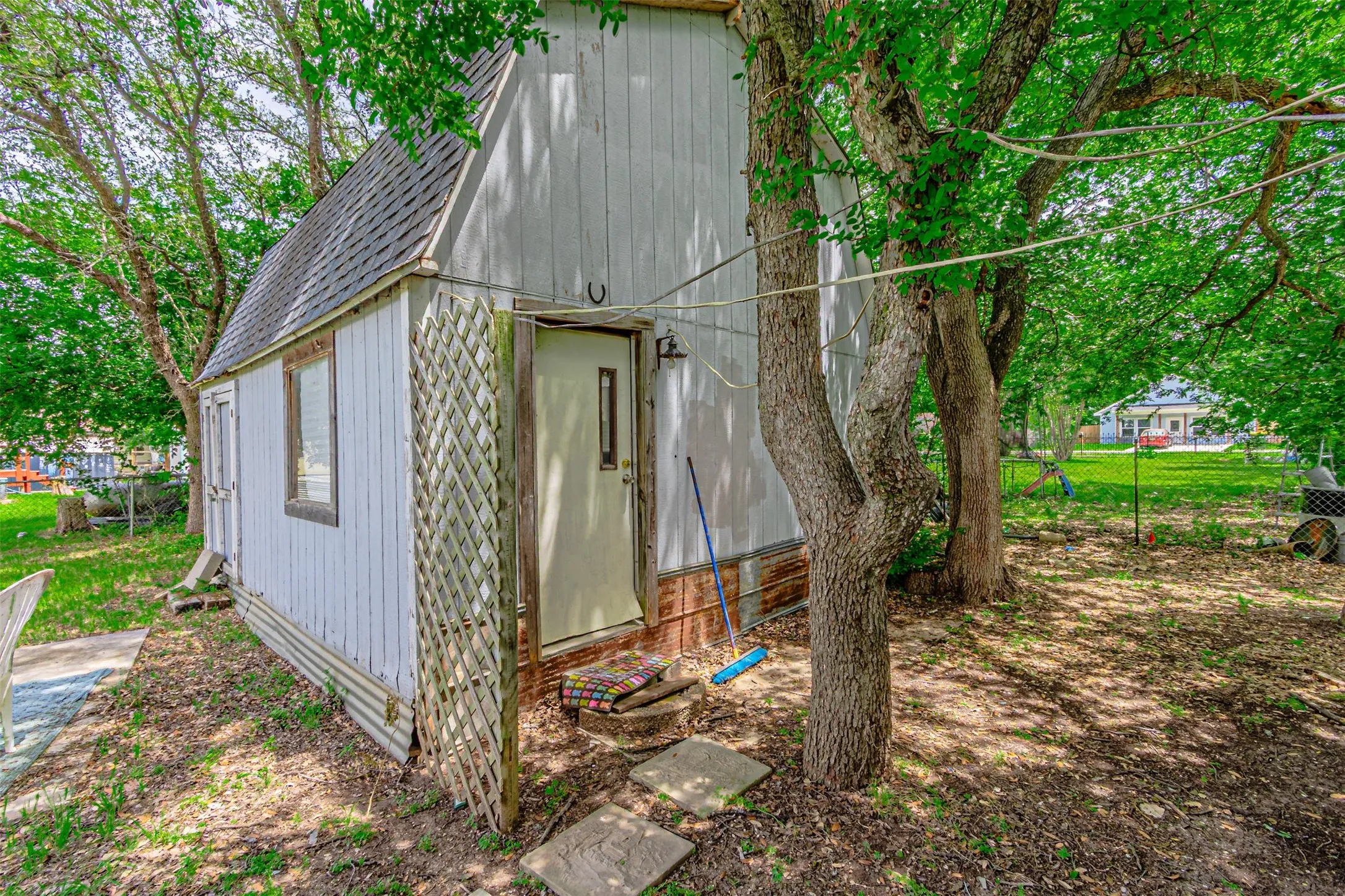 Mobile Home For Sale in Hood County , 3007 Tanglewood Drive, Granbury, Texas 76048, 2 Bedroom, 2 Bathroom, Garage spaces, 1,568 Sqft, built in 1985, mls#21377102, Real Estate Agent in Granbury, Homes For Sale in Hood county, Homes For Sale in Granbury, Realtor in Granbury Texas, Real Estate Brokerage Independent Realty Texas, Luminita Cordes Realtor