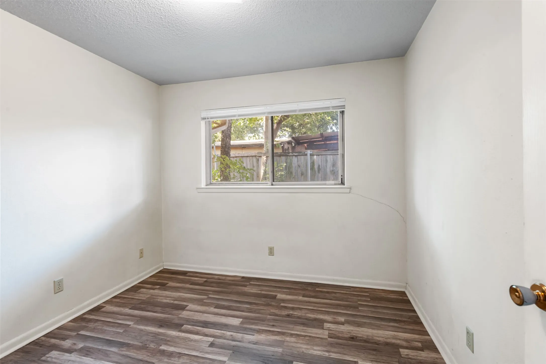 Single Family Residence For Sale in Denton County , 2409 Mccormick Street, Denton, Texas 76205, 3 Bedroom, 2 Bathroom, 2 Garage spaces, 1,031 Sqft, built in 1978, mls#21376198, Real Estate Agent in Denton, Homes For Sale in Denton county, Homes For Sale in Denton, Realtor in Denton Texas, Real Estate Brokerage Independent Realty Texas, Luminita Cordes Realtor