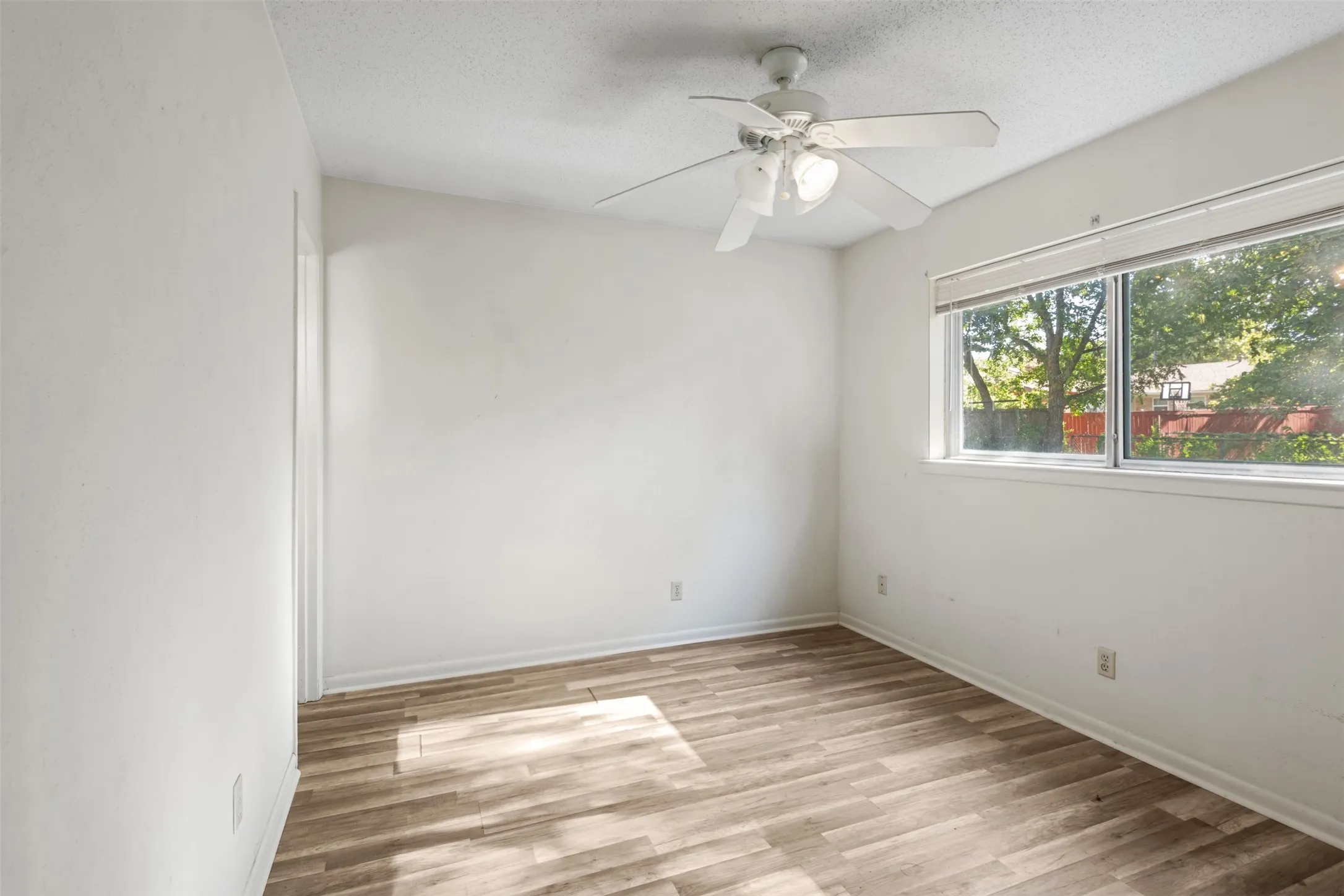Single Family Residence For Sale in Denton County , 2409 Mccormick Street, Denton, Texas 76205, 3 Bedroom, 2 Bathroom, 2 Garage spaces, 1,031 Sqft, built in 1978, mls#21376198, Real Estate Agent in Denton, Homes For Sale in Denton county, Homes For Sale in Denton, Realtor in Denton Texas, Real Estate Brokerage Independent Realty Texas, Luminita Cordes Realtor