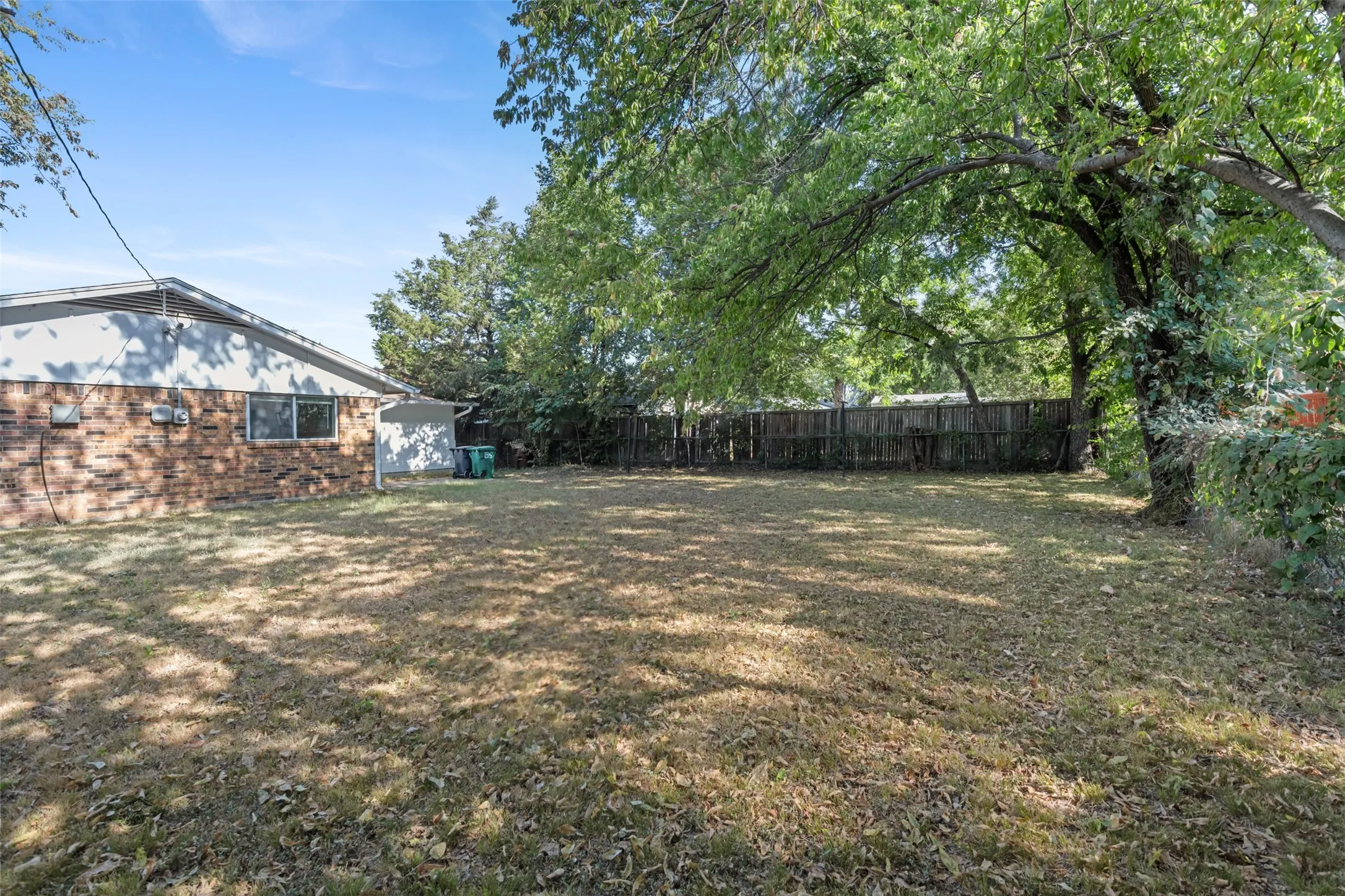 Single Family Residence For Sale in Denton County , 2409 Mccormick Street, Denton, Texas 76205, 3 Bedroom, 2 Bathroom, 2 Garage spaces, 1,031 Sqft, built in 1978, mls#21376198, Real Estate Agent in Denton, Homes For Sale in Denton county, Homes For Sale in Denton, Realtor in Denton Texas, Real Estate Brokerage Independent Realty Texas, Luminita Cordes Realtor