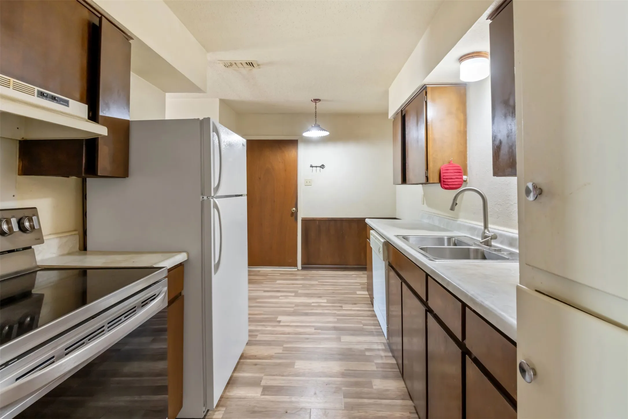 Single Family Residence For Sale in Denton County , 2409 Mccormick Street, Denton, Texas 76205, 3 Bedroom, 2 Bathroom, 2 Garage spaces, 1,031 Sqft, built in 1978, mls#21376198, Real Estate Agent in Denton, Homes For Sale in Denton county, Homes For Sale in Denton, Realtor in Denton Texas, Real Estate Brokerage Independent Realty Texas, Luminita Cordes Realtor