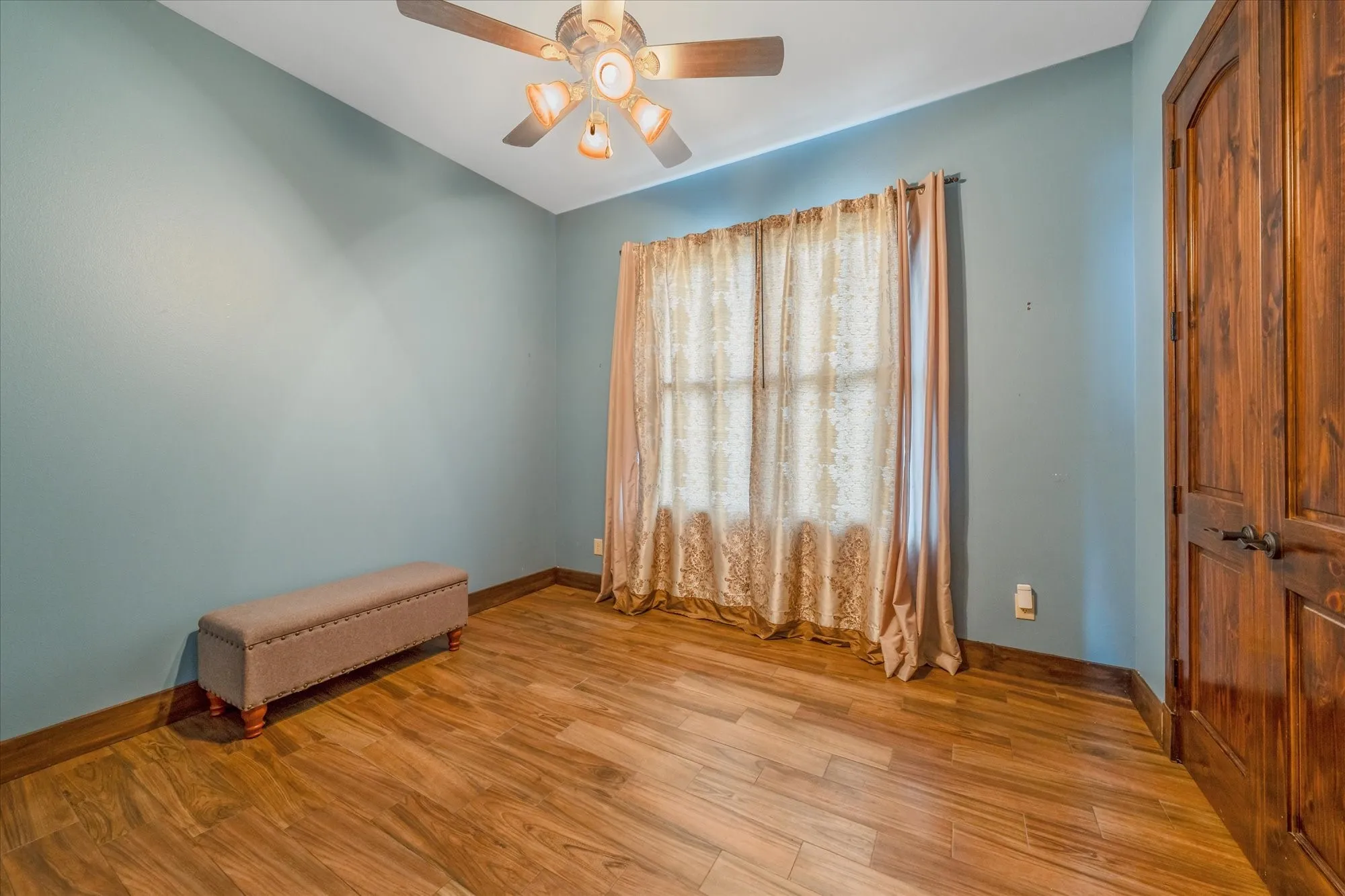 Single Family Residence For Sale in Navarro County , 1160 The Shores Drive, Corsicana, Texas 75109, 3 Bedroom, 2 Bathroom, 2 Garage spaces, 2,754 Sqft, built in 2008, mls#21377106, Real Estate Agent in Corsicana, Homes For Sale in Navarro county, Homes For Sale in Corsicana, Realtor in Corsicana Texas, Real Estate Brokerage Independent Realty Texas, Luminita Cordes Realtor