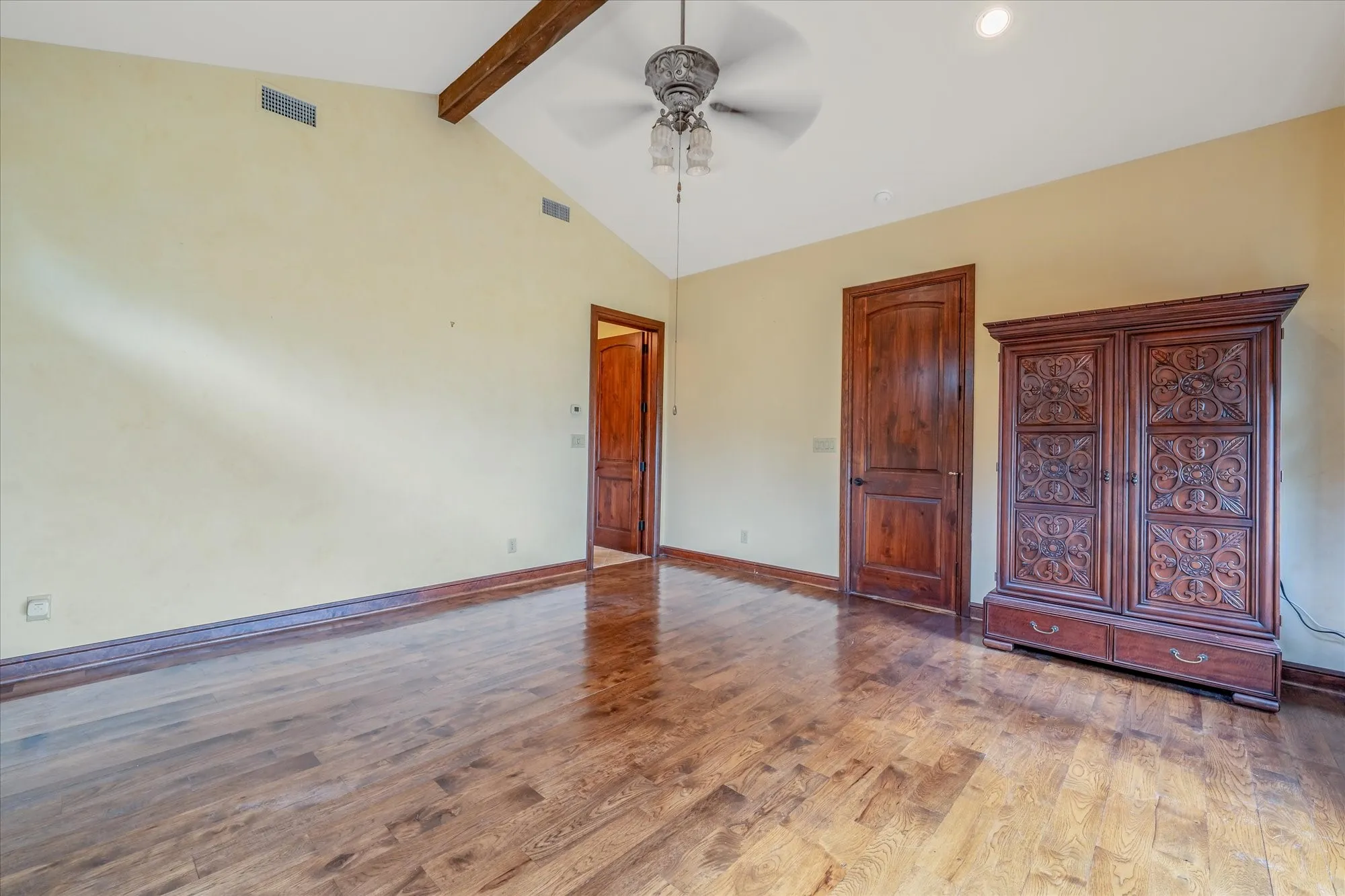 Single Family Residence For Sale in Navarro County , 1160 The Shores Drive, Corsicana, Texas 75109, 3 Bedroom, 2 Bathroom, 2 Garage spaces, 2,754 Sqft, built in 2008, mls#21377106, Real Estate Agent in Corsicana, Homes For Sale in Navarro county, Homes For Sale in Corsicana, Realtor in Corsicana Texas, Real Estate Brokerage Independent Realty Texas, Luminita Cordes Realtor