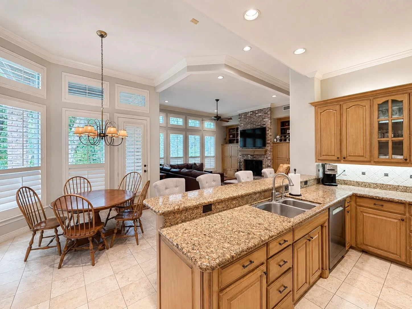 Single Family Residence For Sale in Tarrant County , 801 Huntington Court, Southlake, Texas 76092, 5 Bedroom, 6 Bathroom, 4 Garage spaces, 5,114 Sqft, built in 1996, mls#21377099, Real Estate Agent in Southlake, Homes For Sale in Tarrant county, Homes For Sale in Southlake, Realtor in Southlake Texas, Real Estate Brokerage Independent Realty Texas, Luminita Cordes Realtor