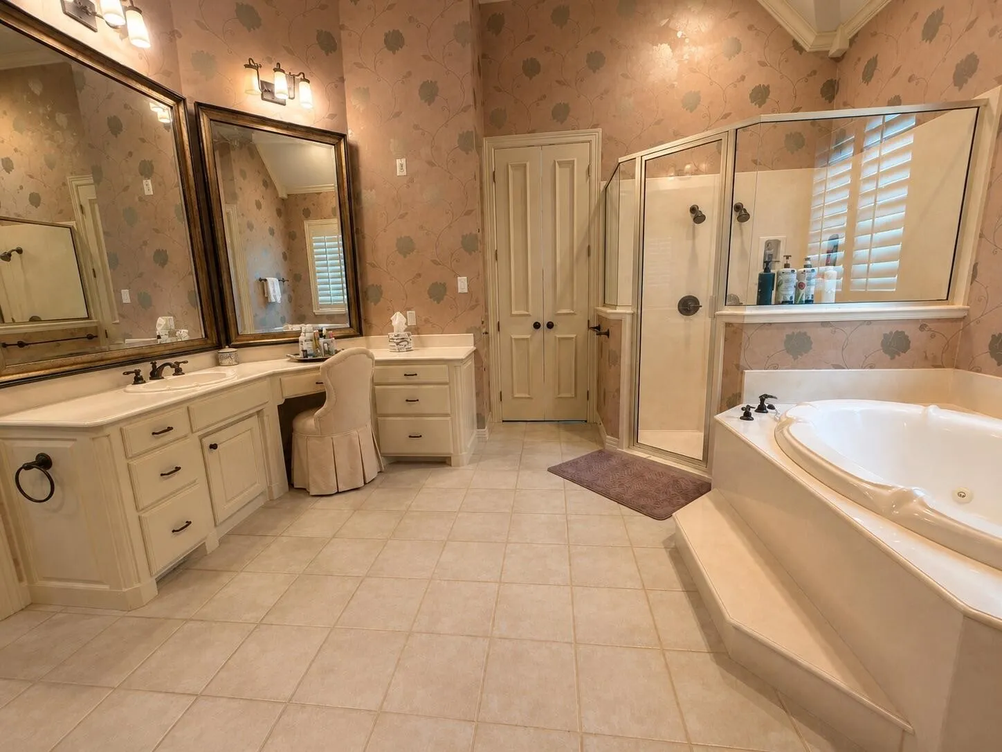 Single Family Residence For Sale in Tarrant County , 801 Huntington Court, Southlake, Texas 76092, 5 Bedroom, 6 Bathroom, 4 Garage spaces, 5,114 Sqft, built in 1996, mls#21377099, Real Estate Agent in Southlake, Homes For Sale in Tarrant county, Homes For Sale in Southlake, Realtor in Southlake Texas, Real Estate Brokerage Independent Realty Texas, Luminita Cordes Realtor