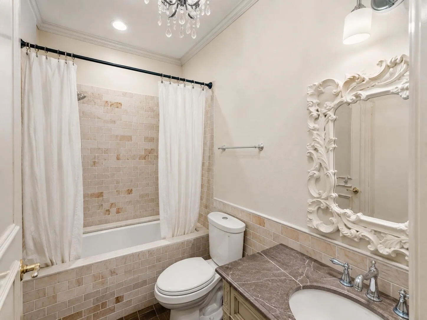 Single Family Residence For Sale in Tarrant County , 801 Huntington Court, Southlake, Texas 76092, 5 Bedroom, 6 Bathroom, 4 Garage spaces, 5,114 Sqft, built in 1996, mls#21377099, Real Estate Agent in Southlake, Homes For Sale in Tarrant county, Homes For Sale in Southlake, Realtor in Southlake Texas, Real Estate Brokerage Independent Realty Texas, Luminita Cordes Realtor