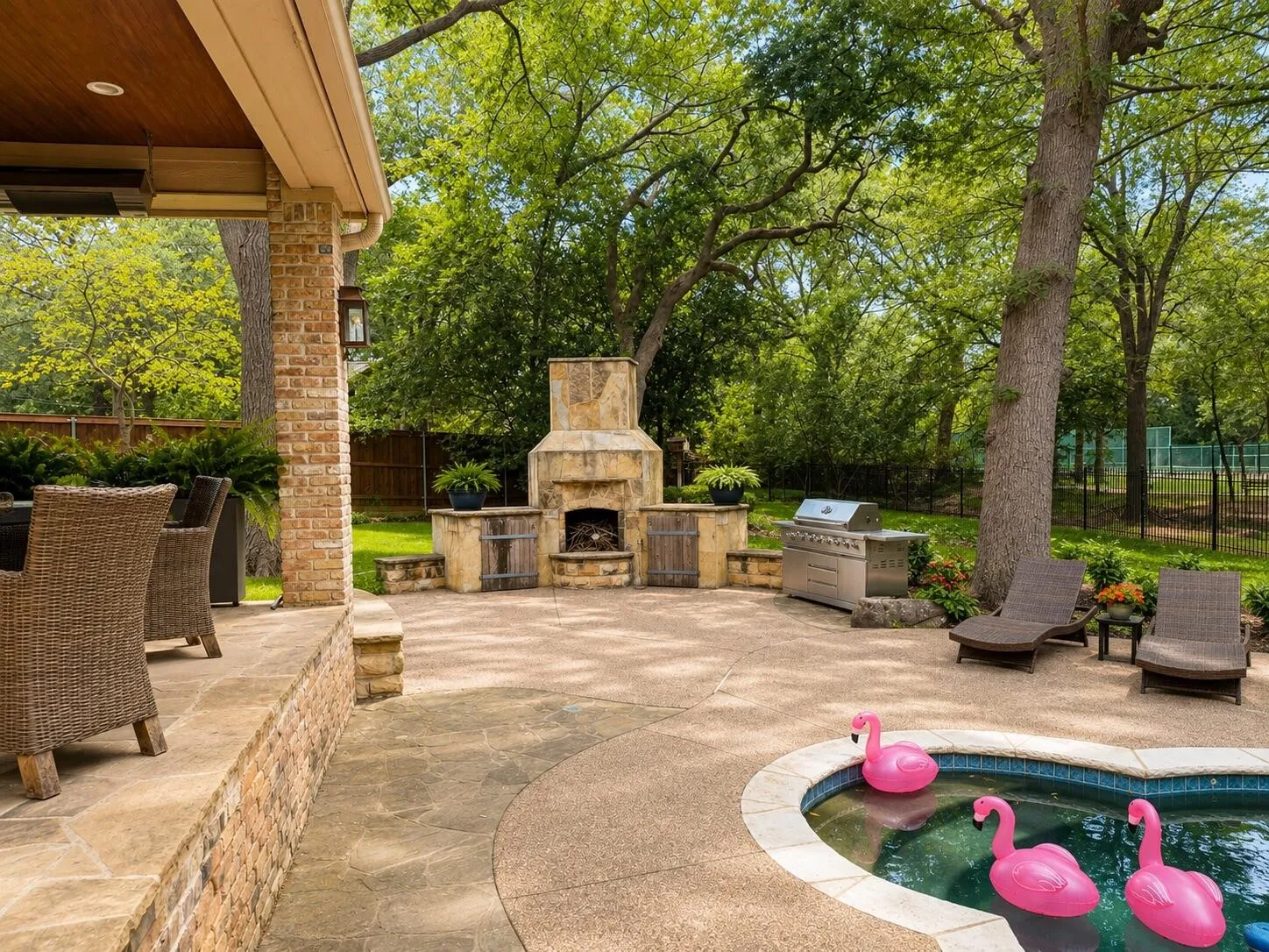 Single Family Residence For Sale in Tarrant County , 801 Huntington Court, Southlake, Texas 76092, 5 Bedroom, 6 Bathroom, 4 Garage spaces, 5,114 Sqft, built in 1996, mls#21377099, Real Estate Agent in Southlake, Homes For Sale in Tarrant county, Homes For Sale in Southlake, Realtor in Southlake Texas, Real Estate Brokerage Independent Realty Texas, Luminita Cordes Realtor