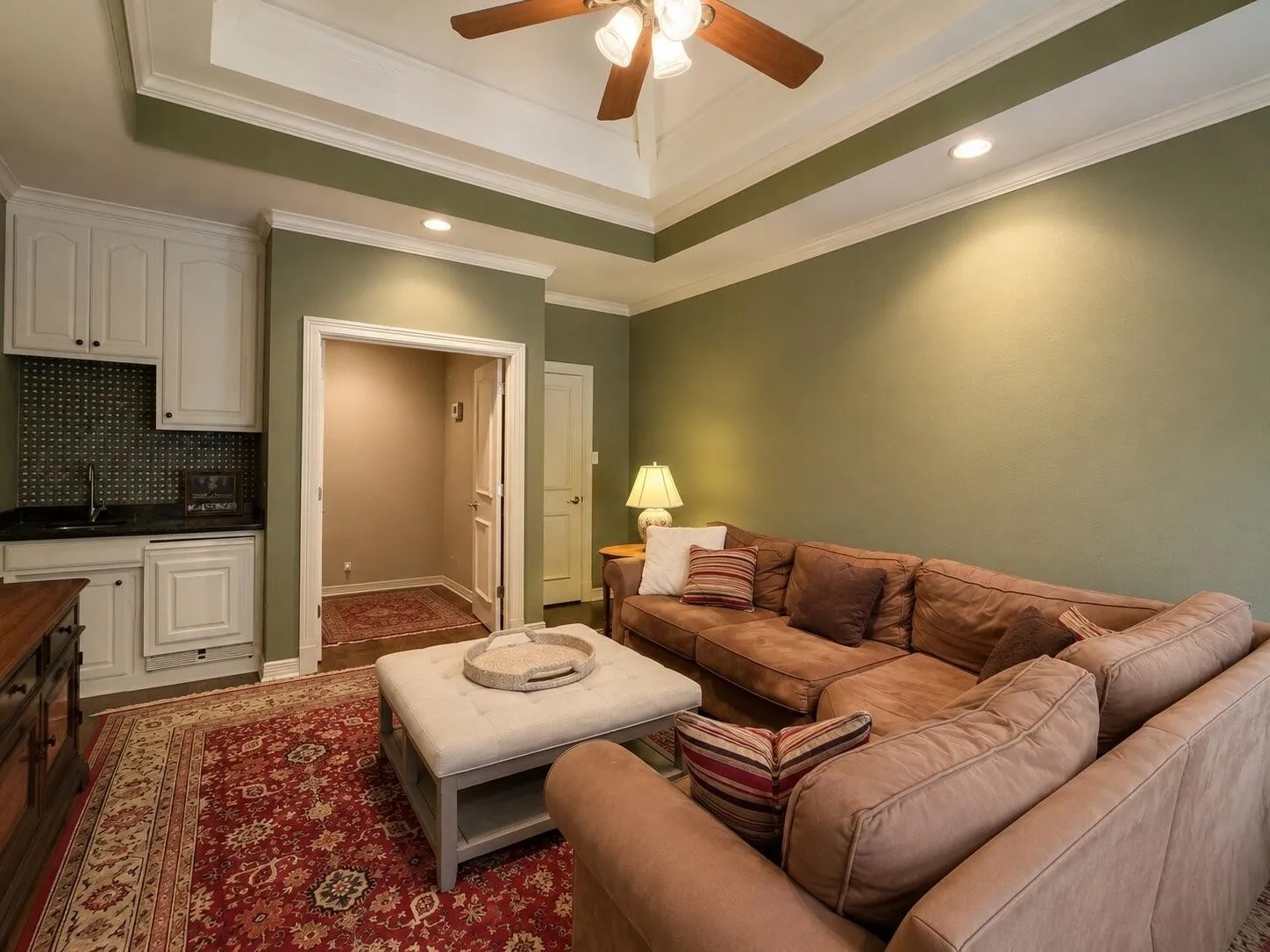 Single Family Residence For Sale in Tarrant County , 801 Huntington Court, Southlake, Texas 76092, 5 Bedroom, 6 Bathroom, 4 Garage spaces, 5,114 Sqft, built in 1996, mls#21377099, Real Estate Agent in Southlake, Homes For Sale in Tarrant county, Homes For Sale in Southlake, Realtor in Southlake Texas, Real Estate Brokerage Independent Realty Texas, Luminita Cordes Realtor
