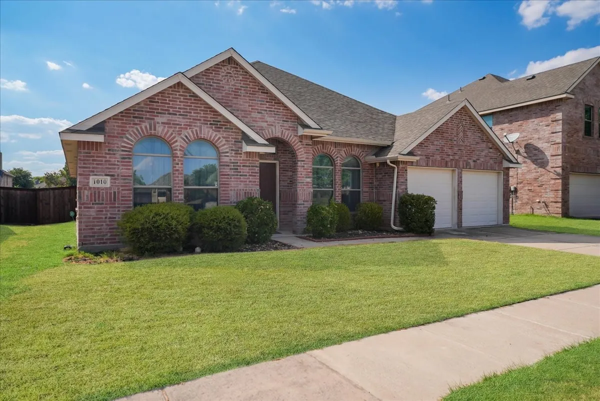 Single Family Residence For Sale in Denton County , 1010 Canterbury Drive, Prosper, Texas 75078, 4 Bedroom, 2 Bathroom, 2 Garage spaces, 2,045 Sqft, built in 2010, mls#21375055, Real Estate Agent in Prosper, Homes For Sale in Denton county, Homes For Sale in Prosper, Realtor in Prosper Texas, Real Estate Brokerage Independent Realty Texas, Luminita Cordes Realtor