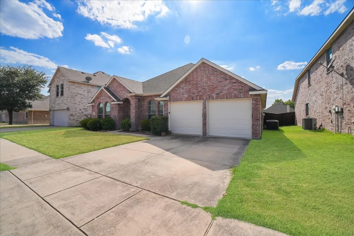 Single Family Residence For Sale in Denton County , 1010 Canterbury Drive, Prosper, Texas 75078, 4 Bedroom, 2 Bathroom, 2 Garage spaces, 2,045 Sqft, built in 2010, mls#21375055, Real Estate Agent in Prosper, Homes For Sale in Denton county, Homes For Sale in Prosper, Realtor in Prosper Texas, Real Estate Brokerage Independent Realty Texas, Luminita Cordes Realtor