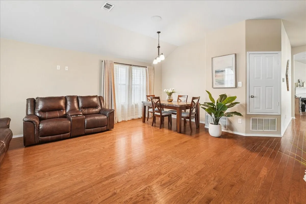 Single Family Residence For Sale in Denton County , 1010 Canterbury Drive, Prosper, Texas 75078, 4 Bedroom, 2 Bathroom, 2 Garage spaces, 2,045 Sqft, built in 2010, mls#21375055, Real Estate Agent in Prosper, Homes For Sale in Denton county, Homes For Sale in Prosper, Realtor in Prosper Texas, Real Estate Brokerage Independent Realty Texas, Luminita Cordes Realtor