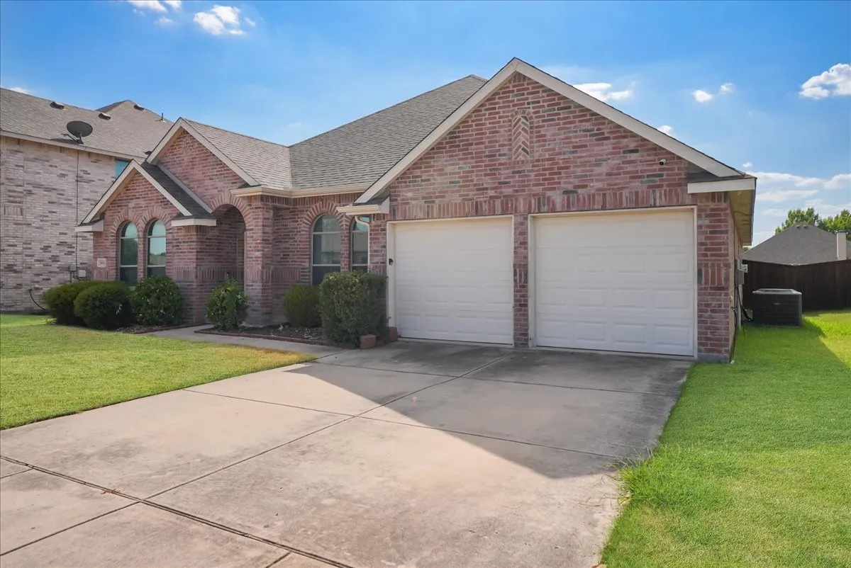 Single Family Residence For Sale in Denton County , 1010 Canterbury Drive, Prosper, Texas 75078, 4 Bedroom, 2 Bathroom, 2 Garage spaces, 2,045 Sqft, built in 2010, mls#21375055, Real Estate Agent in Prosper, Homes For Sale in Denton county, Homes For Sale in Prosper, Realtor in Prosper Texas, Real Estate Brokerage Independent Realty Texas, Luminita Cordes Realtor