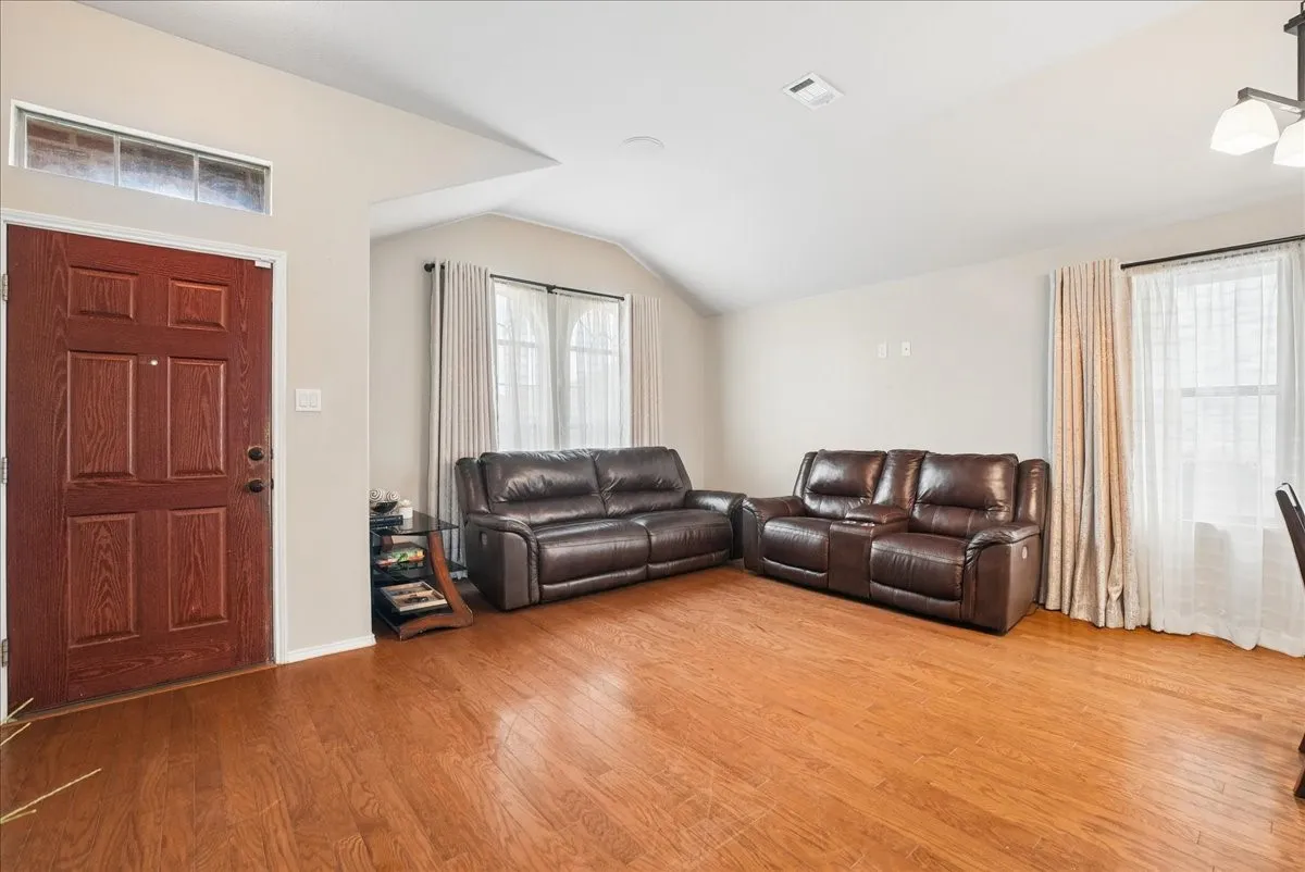 Single Family Residence For Sale in Denton County , 1010 Canterbury Drive, Prosper, Texas 75078, 4 Bedroom, 2 Bathroom, 2 Garage spaces, 2,045 Sqft, built in 2010, mls#21375055, Real Estate Agent in Prosper, Homes For Sale in Denton county, Homes For Sale in Prosper, Realtor in Prosper Texas, Real Estate Brokerage Independent Realty Texas, Luminita Cordes Realtor