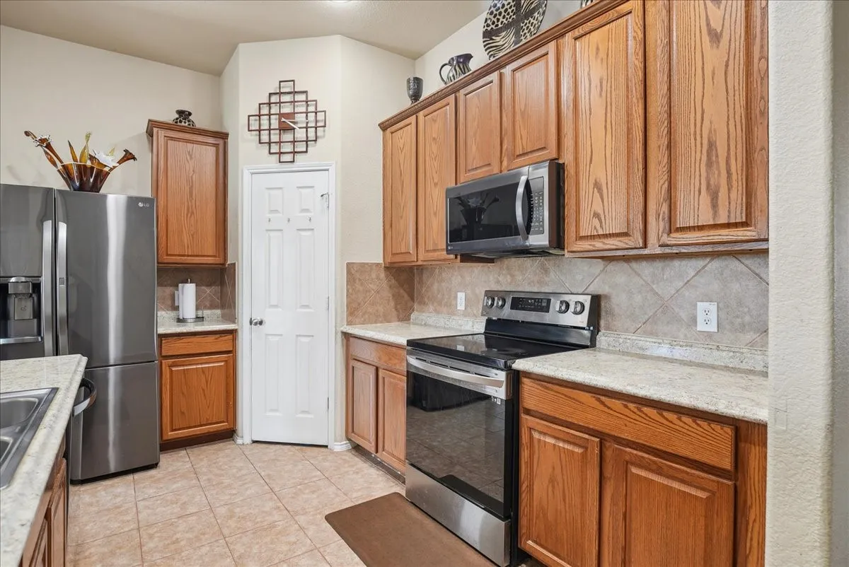 Single Family Residence For Sale in Denton County , 1010 Canterbury Drive, Prosper, Texas 75078, 4 Bedroom, 2 Bathroom, 2 Garage spaces, 2,045 Sqft, built in 2010, mls#21375055, Real Estate Agent in Prosper, Homes For Sale in Denton county, Homes For Sale in Prosper, Realtor in Prosper Texas, Real Estate Brokerage Independent Realty Texas, Luminita Cordes Realtor