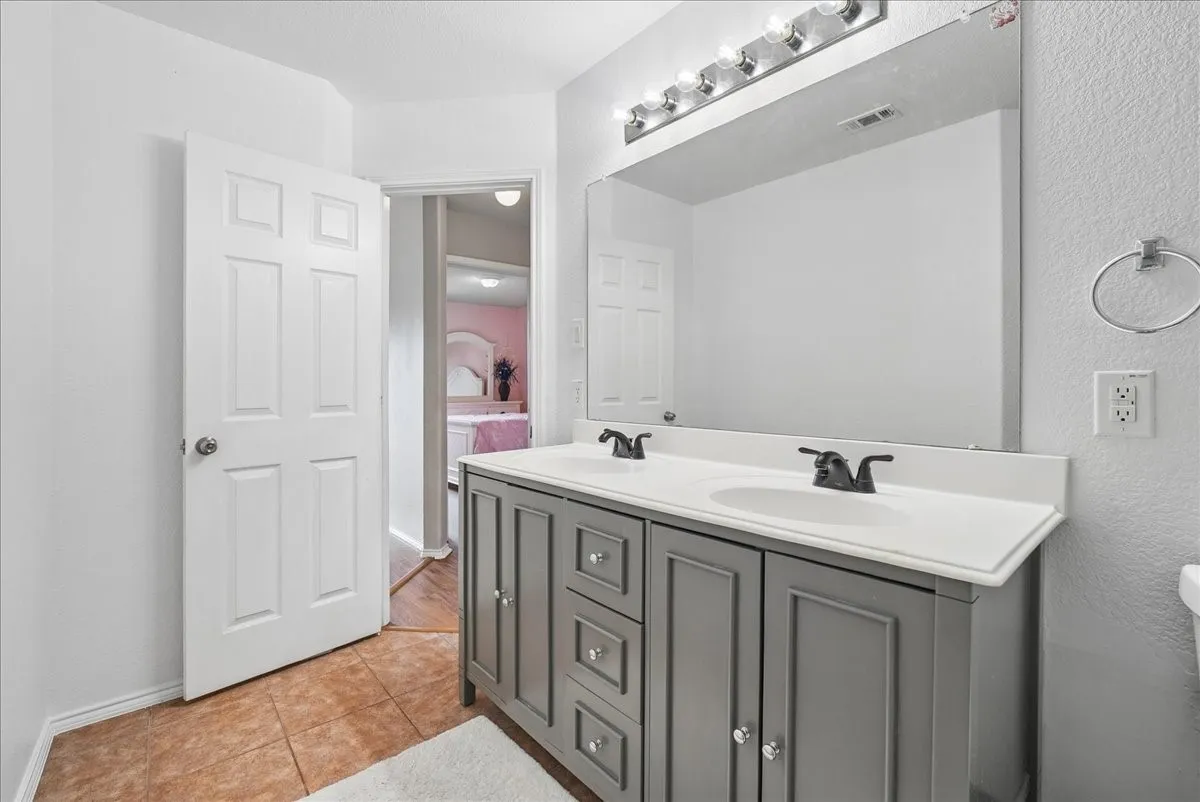 Single Family Residence For Sale in Denton County , 1010 Canterbury Drive, Prosper, Texas 75078, 4 Bedroom, 2 Bathroom, 2 Garage spaces, 2,045 Sqft, built in 2010, mls#21375055, Real Estate Agent in Prosper, Homes For Sale in Denton county, Homes For Sale in Prosper, Realtor in Prosper Texas, Real Estate Brokerage Independent Realty Texas, Luminita Cordes Realtor