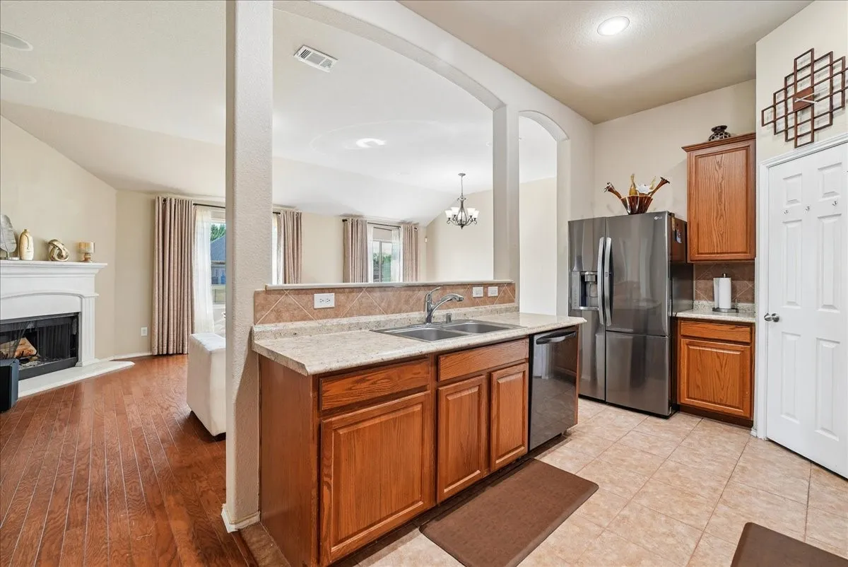 Single Family Residence For Sale in Denton County , 1010 Canterbury Drive, Prosper, Texas 75078, 4 Bedroom, 2 Bathroom, 2 Garage spaces, 2,045 Sqft, built in 2010, mls#21375055, Real Estate Agent in Prosper, Homes For Sale in Denton county, Homes For Sale in Prosper, Realtor in Prosper Texas, Real Estate Brokerage Independent Realty Texas, Luminita Cordes Realtor
