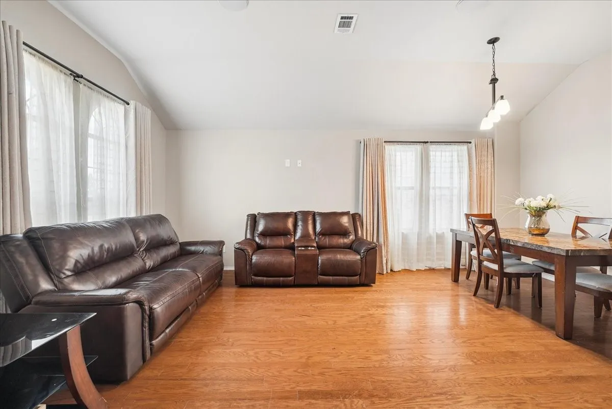 Single Family Residence For Sale in Denton County , 1010 Canterbury Drive, Prosper, Texas 75078, 4 Bedroom, 2 Bathroom, 2 Garage spaces, 2,045 Sqft, built in 2010, mls#21375055, Real Estate Agent in Prosper, Homes For Sale in Denton county, Homes For Sale in Prosper, Realtor in Prosper Texas, Real Estate Brokerage Independent Realty Texas, Luminita Cordes Realtor