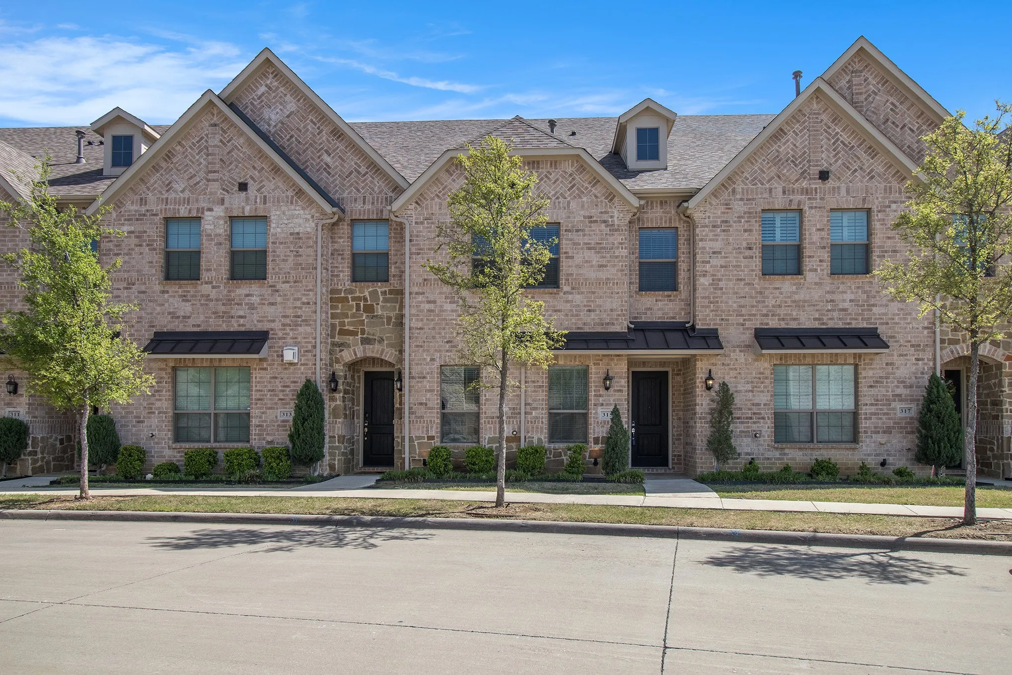 Townhouse For Rent in Denton County , 315 Ferndale Street, Lewisville, Texas 75056, 3 Bedroom, 4 Bathroom, 2 Garage spaces, 1,974 Sqft, built in 2018, mls#21376667, Real Estate Agent in Lewisville, Homes For Rent in Denton county, Homes For Rent in Lewisville, Realtor in Lewisville Texas, Real Estate Brokerage Independent Realty Texas, Luminita Cordes Realtor