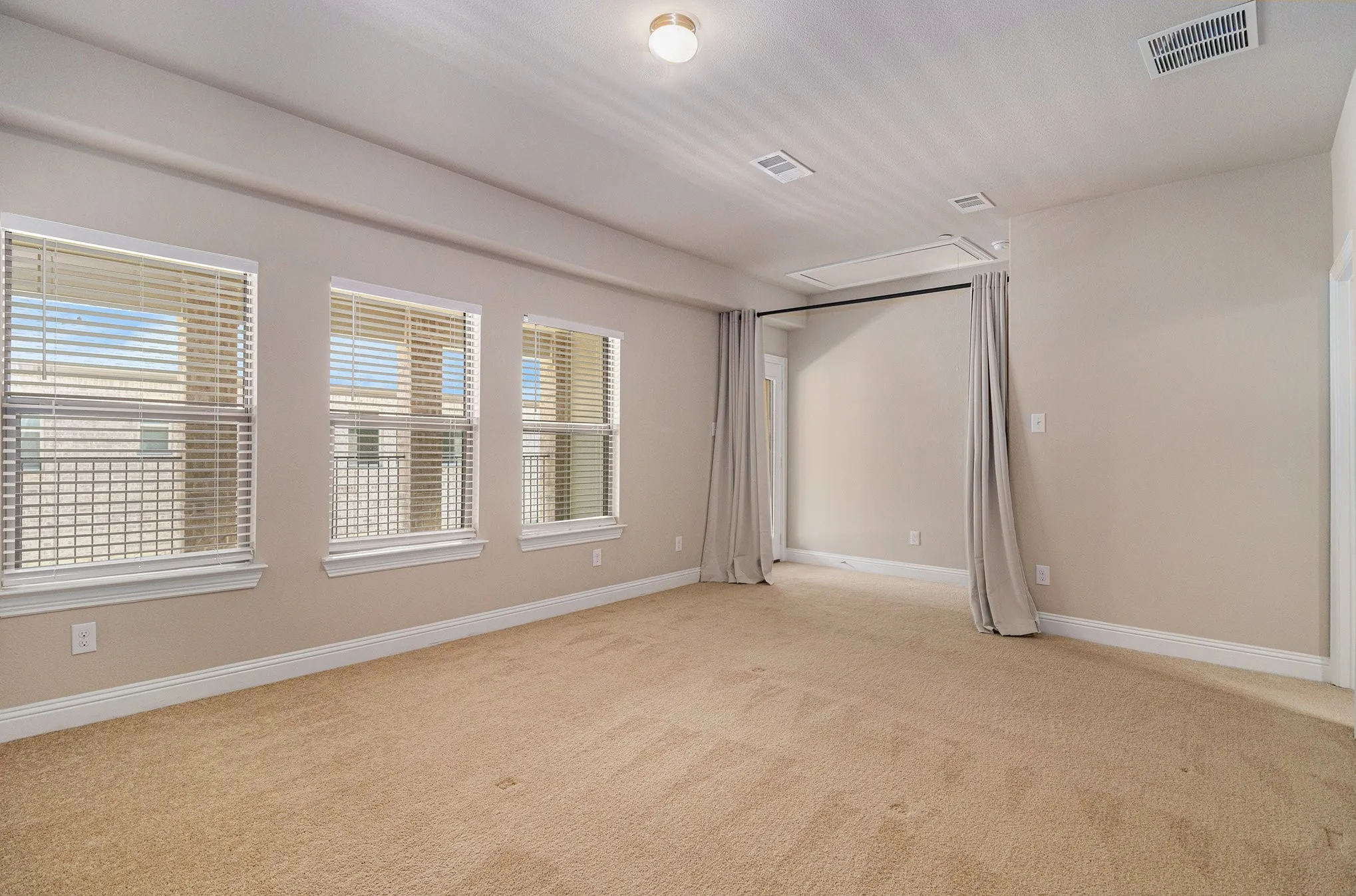 Townhouse For Rent in Denton County , 315 Ferndale Street, Lewisville, Texas 75056, 3 Bedroom, 4 Bathroom, 2 Garage spaces, 1,974 Sqft, built in 2018, mls#21376667, Real Estate Agent in Lewisville, Homes For Rent in Denton county, Homes For Rent in Lewisville, Realtor in Lewisville Texas, Real Estate Brokerage Independent Realty Texas, Luminita Cordes Realtor