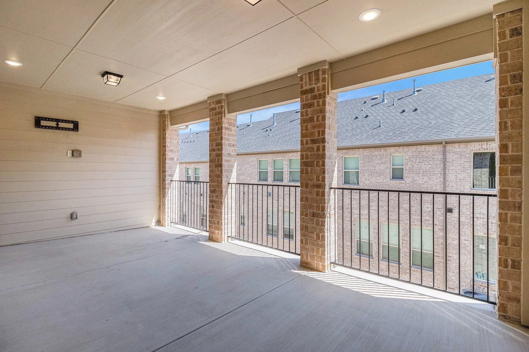 Townhouse For Rent in Denton County , 315 Ferndale Street, Lewisville, Texas 75056, 3 Bedroom, 4 Bathroom, 2 Garage spaces, 1,974 Sqft, built in 2018, mls#21376667, Real Estate Agent in Lewisville, Homes For Rent in Denton county, Homes For Rent in Lewisville, Realtor in Lewisville Texas, Real Estate Brokerage Independent Realty Texas, Luminita Cordes Realtor