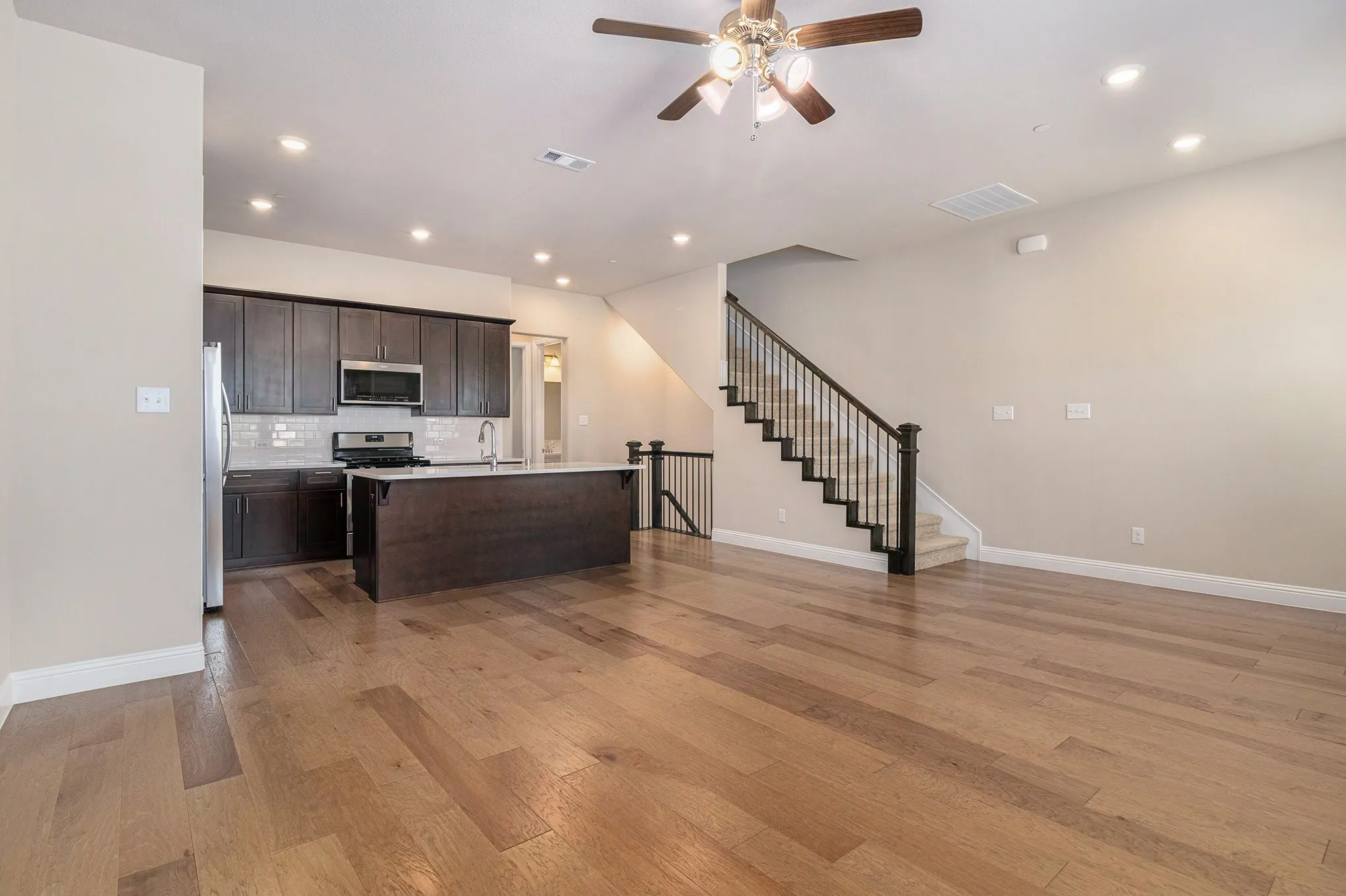 Townhouse For Rent in Denton County , 315 Ferndale Street, Lewisville, Texas 75056, 3 Bedroom, 4 Bathroom, 2 Garage spaces, 1,974 Sqft, built in 2018, mls#21376667, Real Estate Agent in Lewisville, Homes For Rent in Denton county, Homes For Rent in Lewisville, Realtor in Lewisville Texas, Real Estate Brokerage Independent Realty Texas, Luminita Cordes Realtor