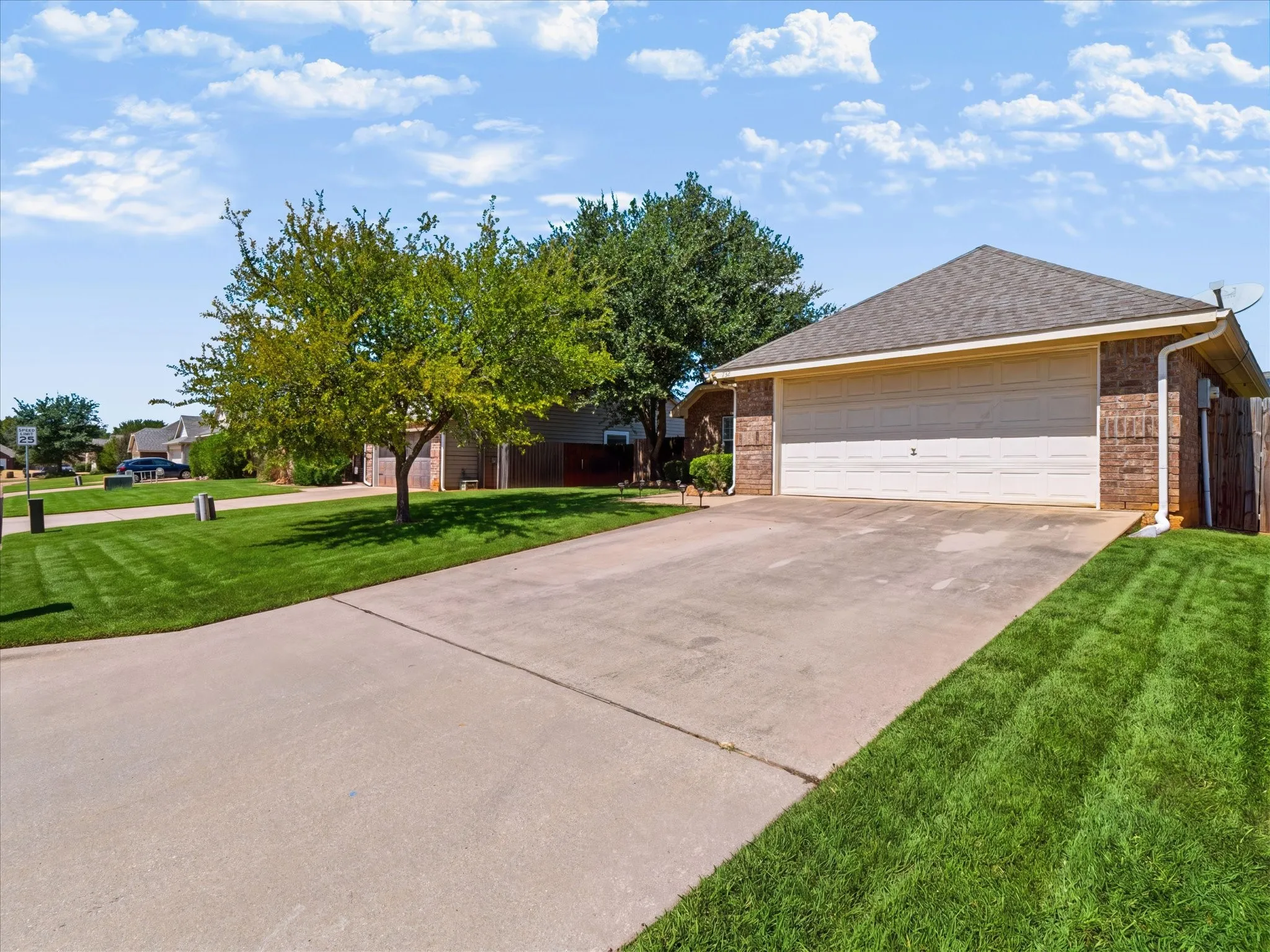 Single Family Residence For Sale in Denton County , 732 Countryside Drive, Aubrey, Texas 76227, 3 Bedroom, 2 Bathroom, 2 Garage spaces, 1,649 Sqft, built in 2005, mls#21374123, Real Estate Agent in Aubrey, Homes For Sale in Denton county, Homes For Sale in Aubrey, Realtor in Aubrey Texas, Real Estate Brokerage Independent Realty Texas, Luminita Cordes Realtor