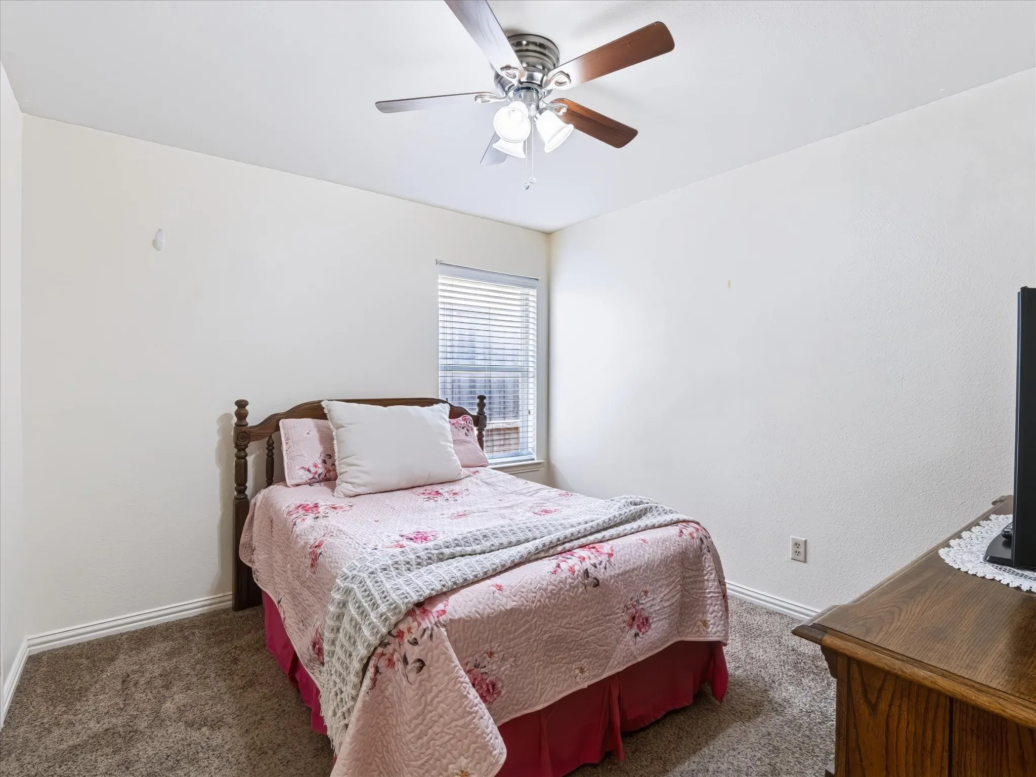 Single Family Residence For Sale in Denton County , 732 Countryside Drive, Aubrey, Texas 76227, 3 Bedroom, 2 Bathroom, 2 Garage spaces, 1,649 Sqft, built in 2005, mls#21374123, Real Estate Agent in Aubrey, Homes For Sale in Denton county, Homes For Sale in Aubrey, Realtor in Aubrey Texas, Real Estate Brokerage Independent Realty Texas, Luminita Cordes Realtor