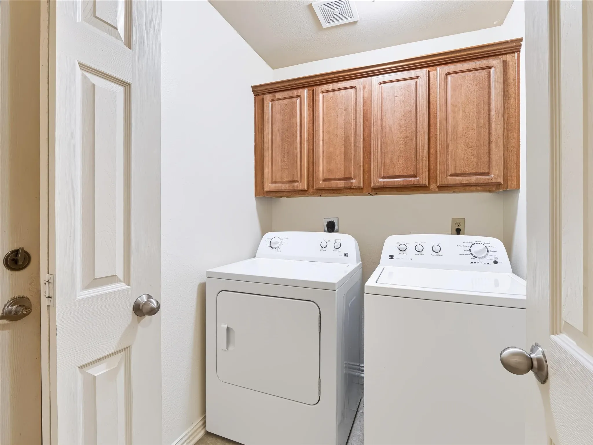 Single Family Residence For Sale in Denton County , 732 Countryside Drive, Aubrey, Texas 76227, 3 Bedroom, 2 Bathroom, 2 Garage spaces, 1,649 Sqft, built in 2005, mls#21374123, Real Estate Agent in Aubrey, Homes For Sale in Denton county, Homes For Sale in Aubrey, Realtor in Aubrey Texas, Real Estate Brokerage Independent Realty Texas, Luminita Cordes Realtor